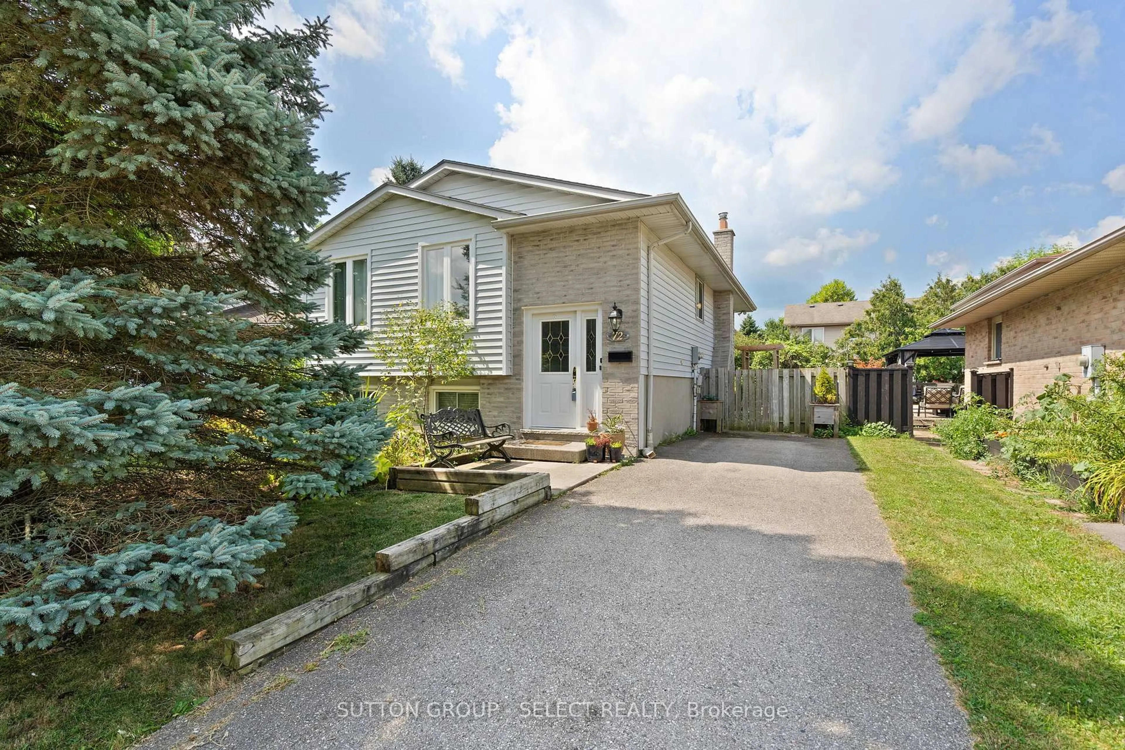 A pic from outside/outdoor area/front of a property/back of a property/a pic from drone, street for 72 Blanchard Cres, London North Ontario N6G 4E4