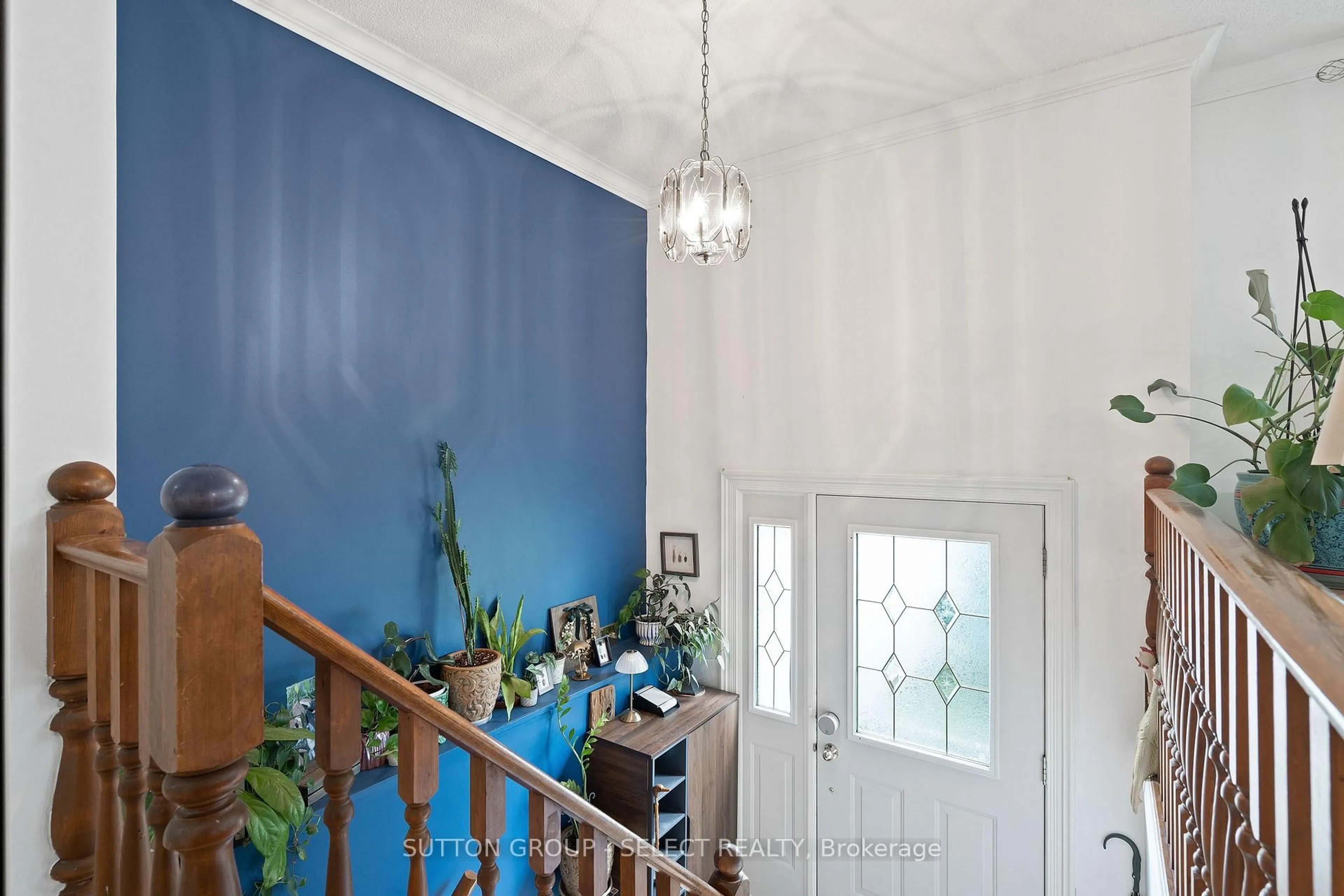 Indoor foyer for 72 Blanchard Cres, London North Ontario N6G 4E4