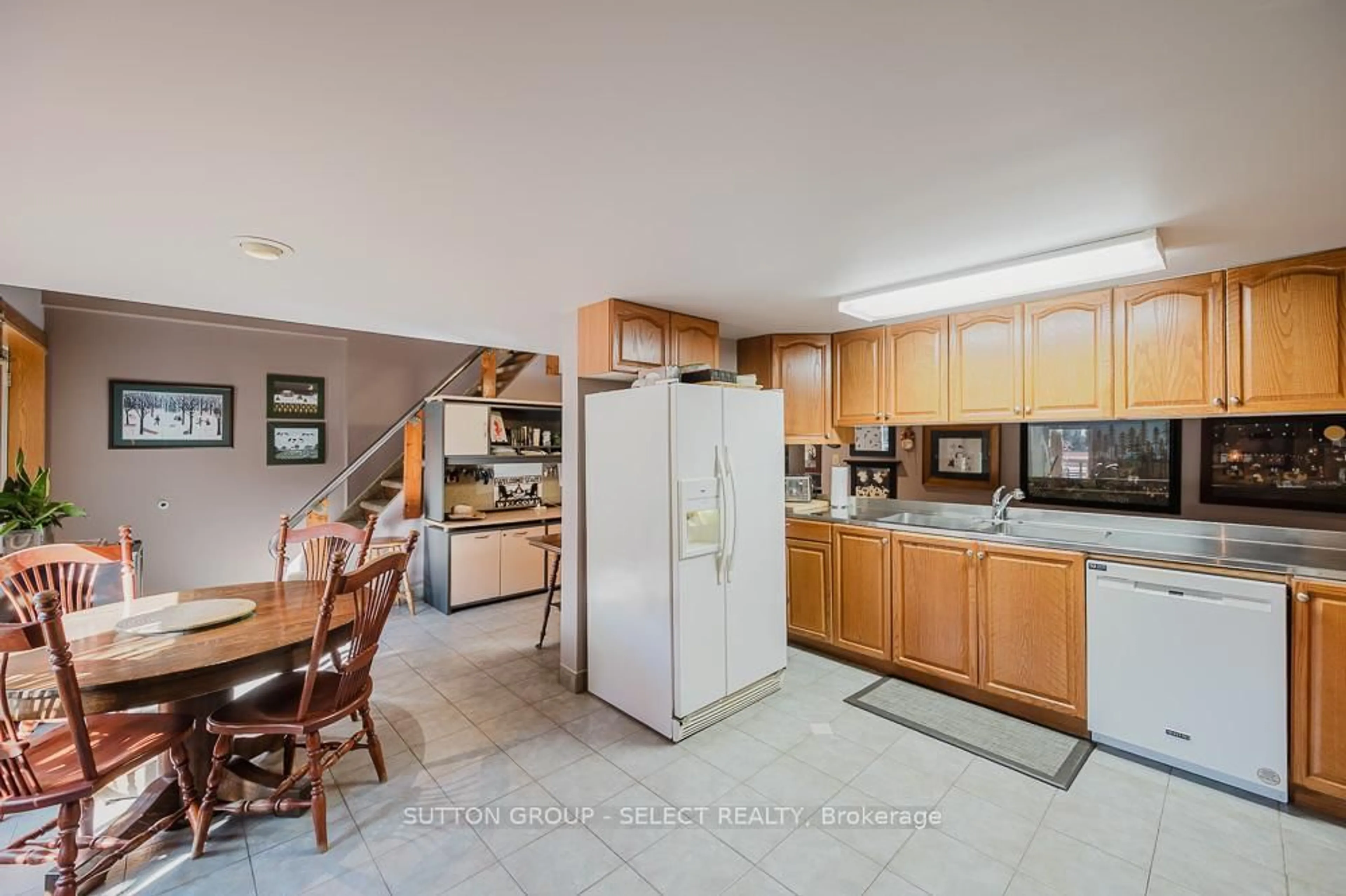 Open concept kitchen, ceramic/tile floor for 9450 Longwoods Rd, Chatham-Kent Ontario N7M 5J1