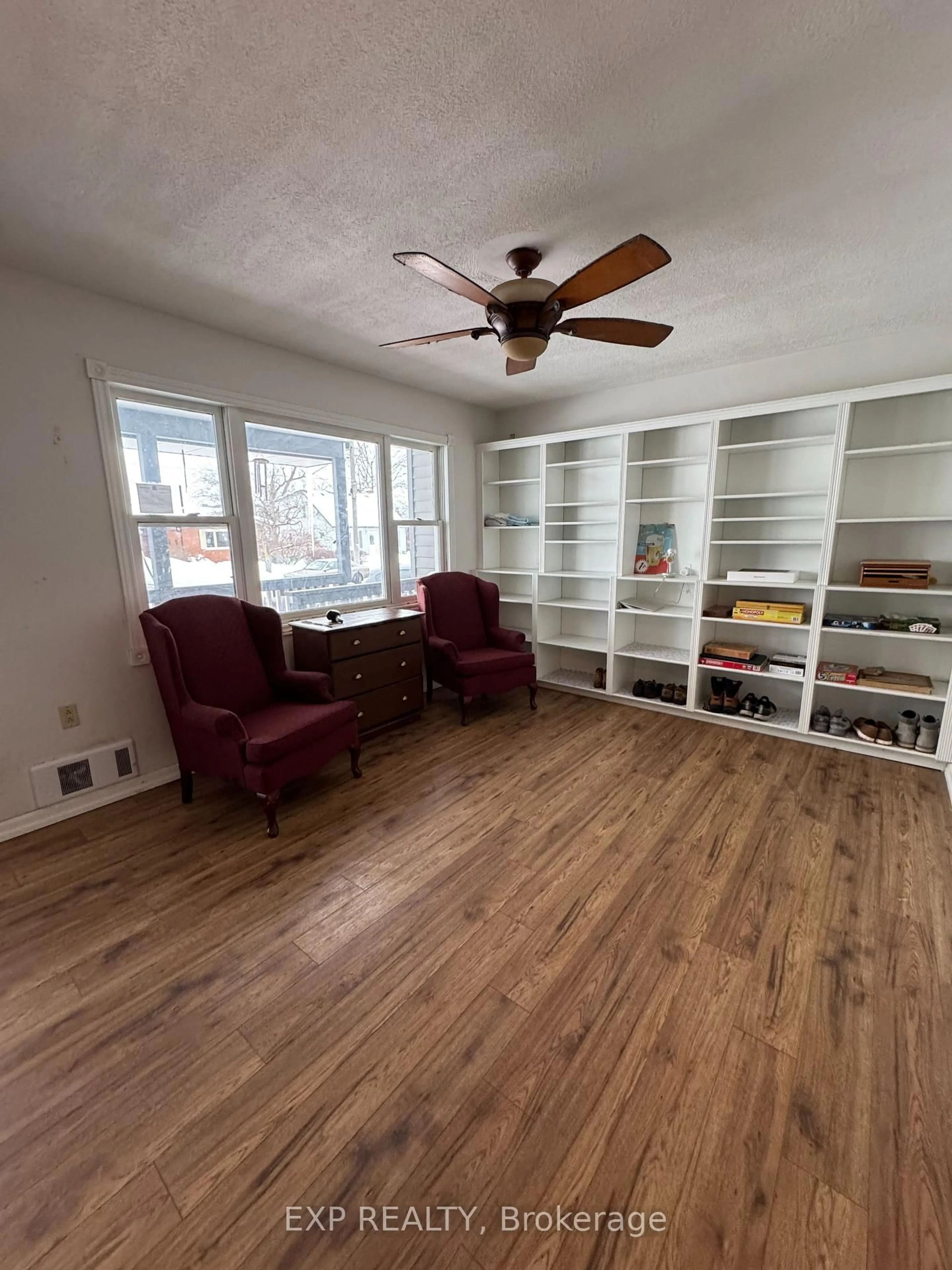 A pic of a room for 612 Romaine St, Peterborough Ontario K9J 2E4