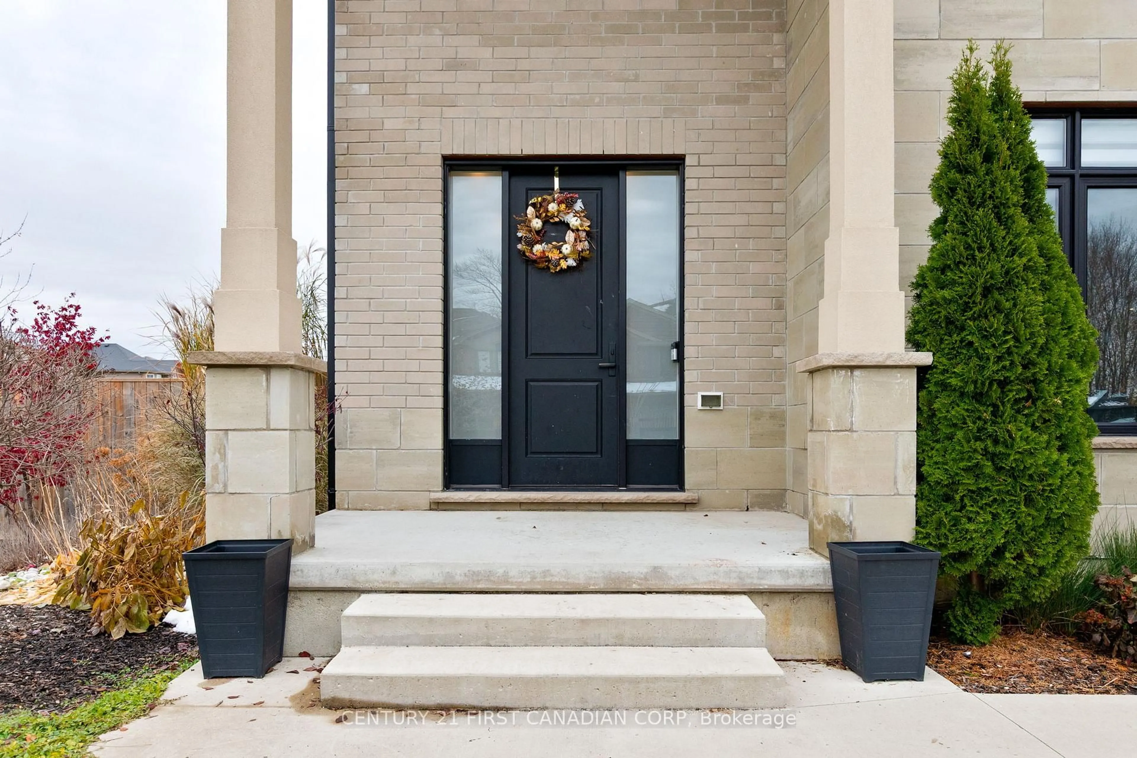 Indoor entryway for 2347 Yellowbirch Crt, London North Ontario N6G 5C1