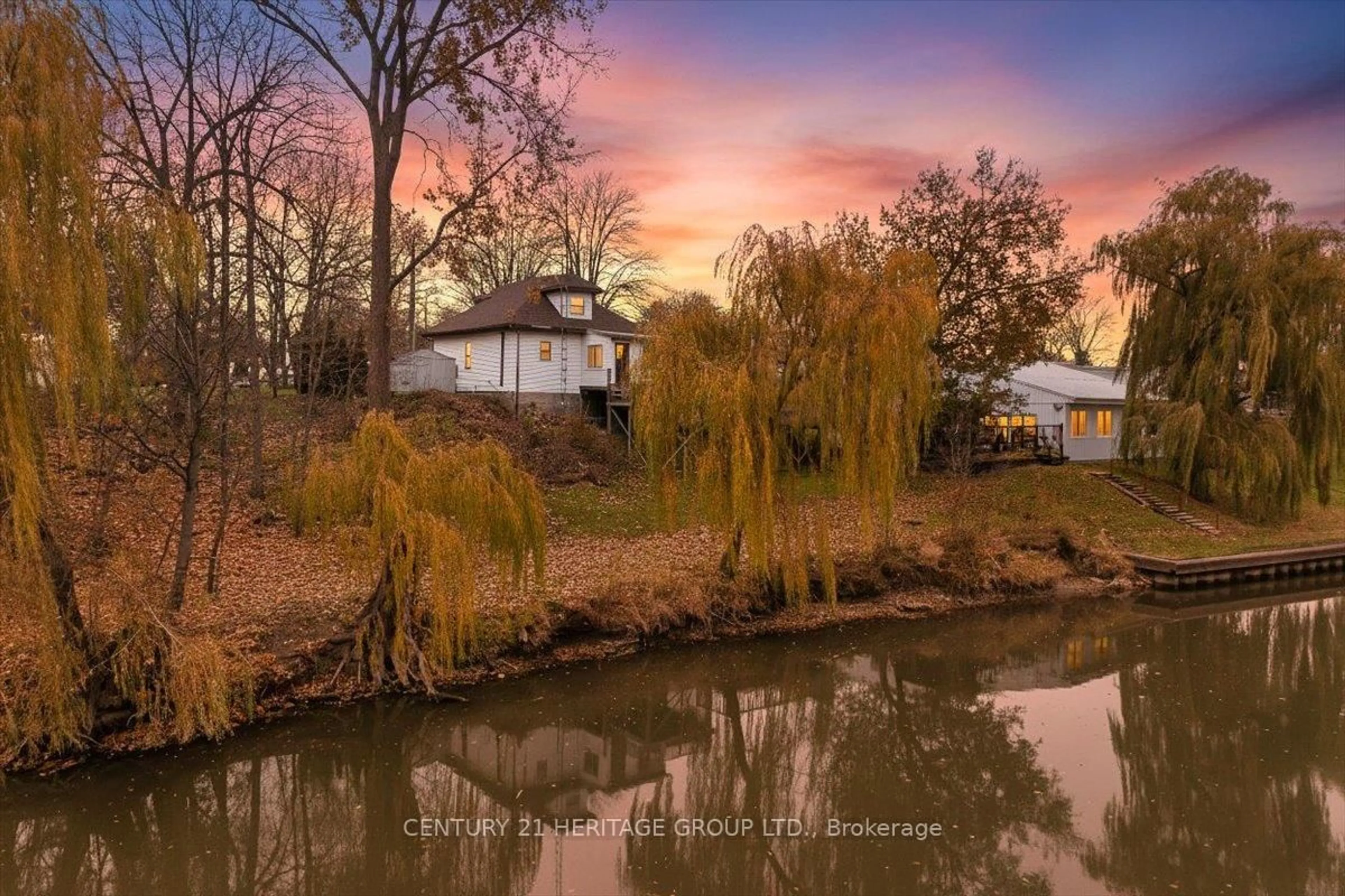 A pic from outside/outdoor area/front of a property/back of a property/a pic from drone, water/lake/river/ocean view for 199 Camden St, Chatham-Kent Ontario N0P 1M0