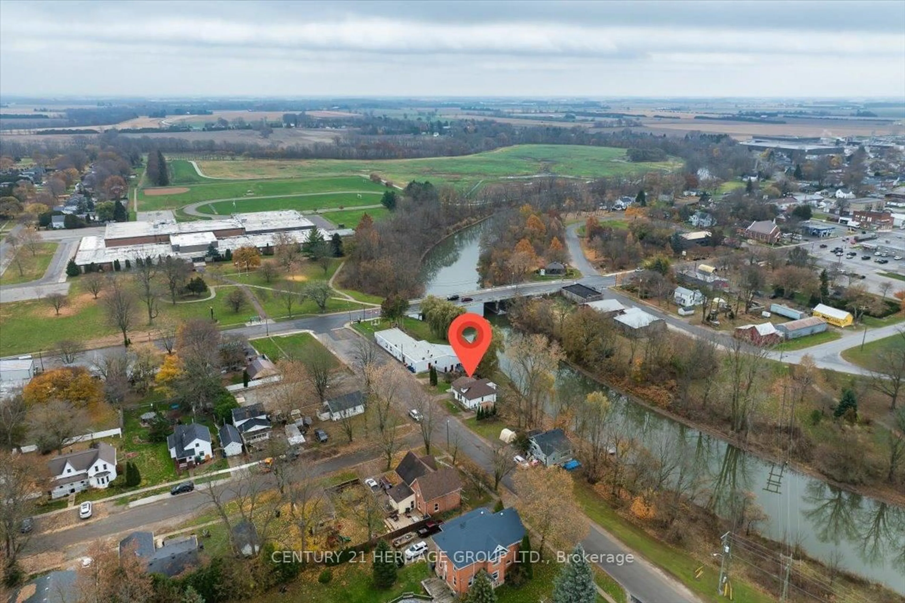 A pic from outside/outdoor area/front of a property/back of a property/a pic from drone, water/lake/river/ocean view for 199 Camden St, Chatham-Kent Ontario N0P 1M0