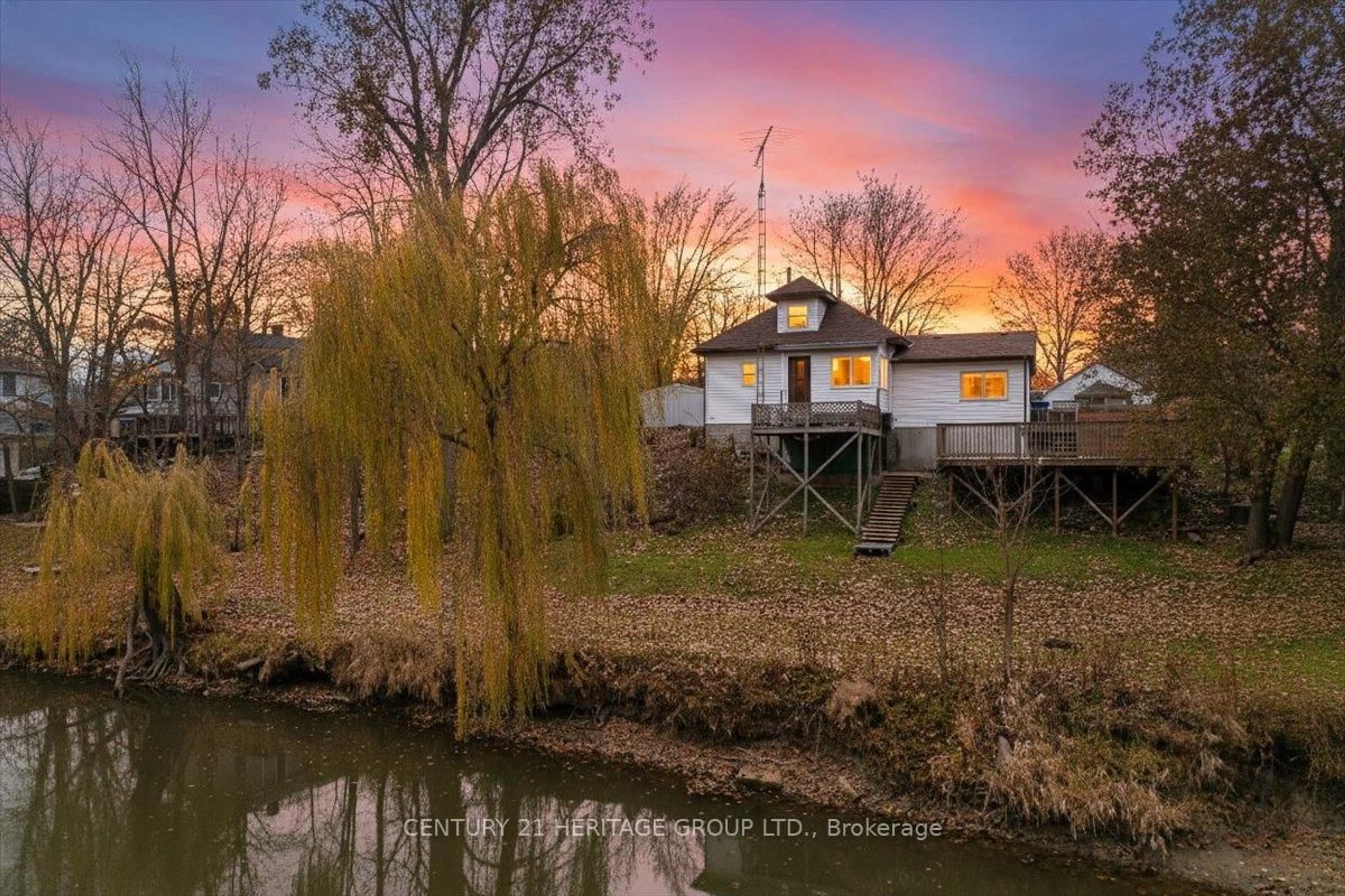 A pic from outside/outdoor area/front of a property/back of a property/a pic from drone, water/lake/river/ocean view for 199 Camden St, Chatham-Kent Ontario N0P 1M0