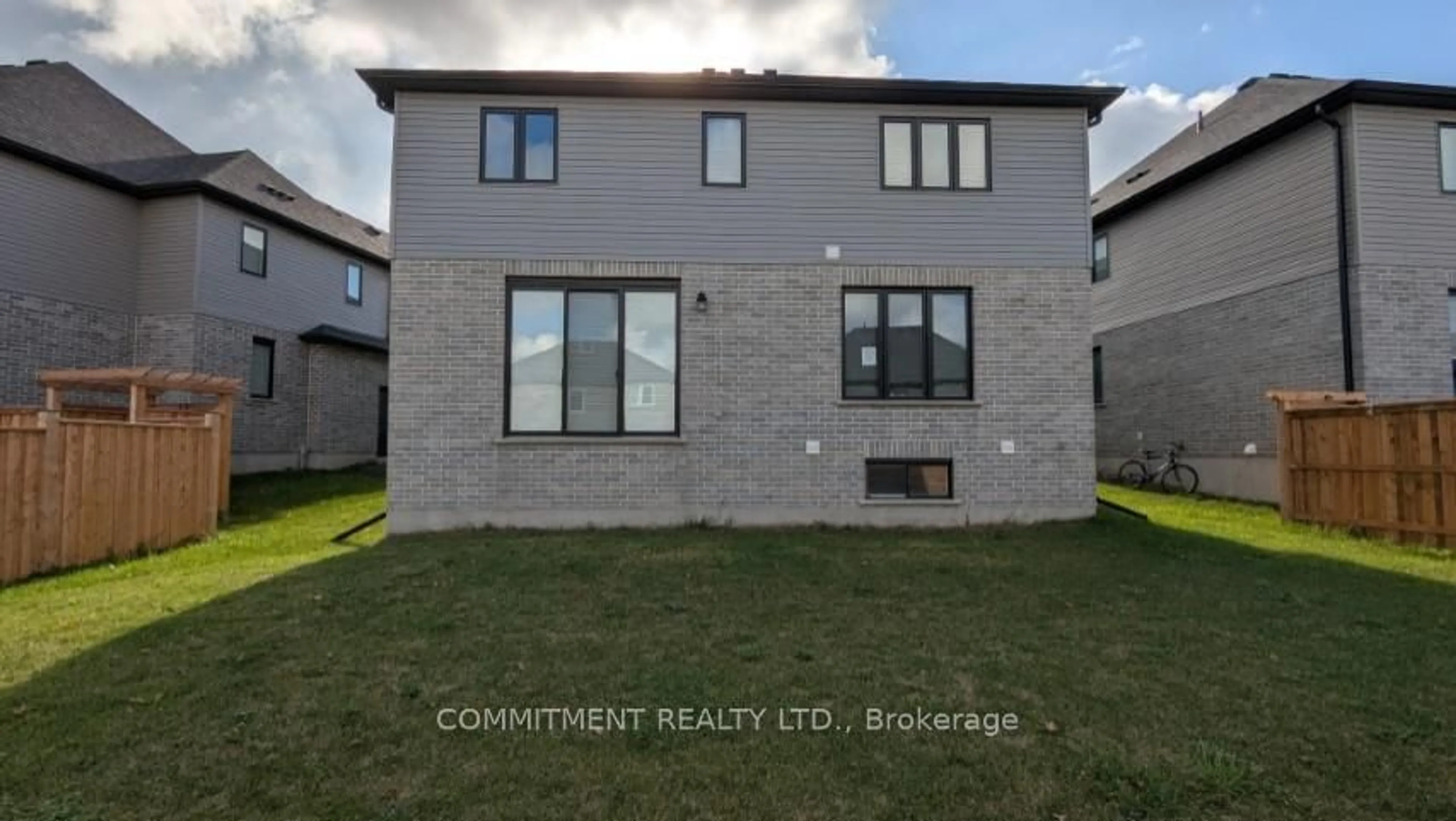 Home with brick exterior material, unknown for 522 Masters Dr, Woodstock Ontario N4T 0L2