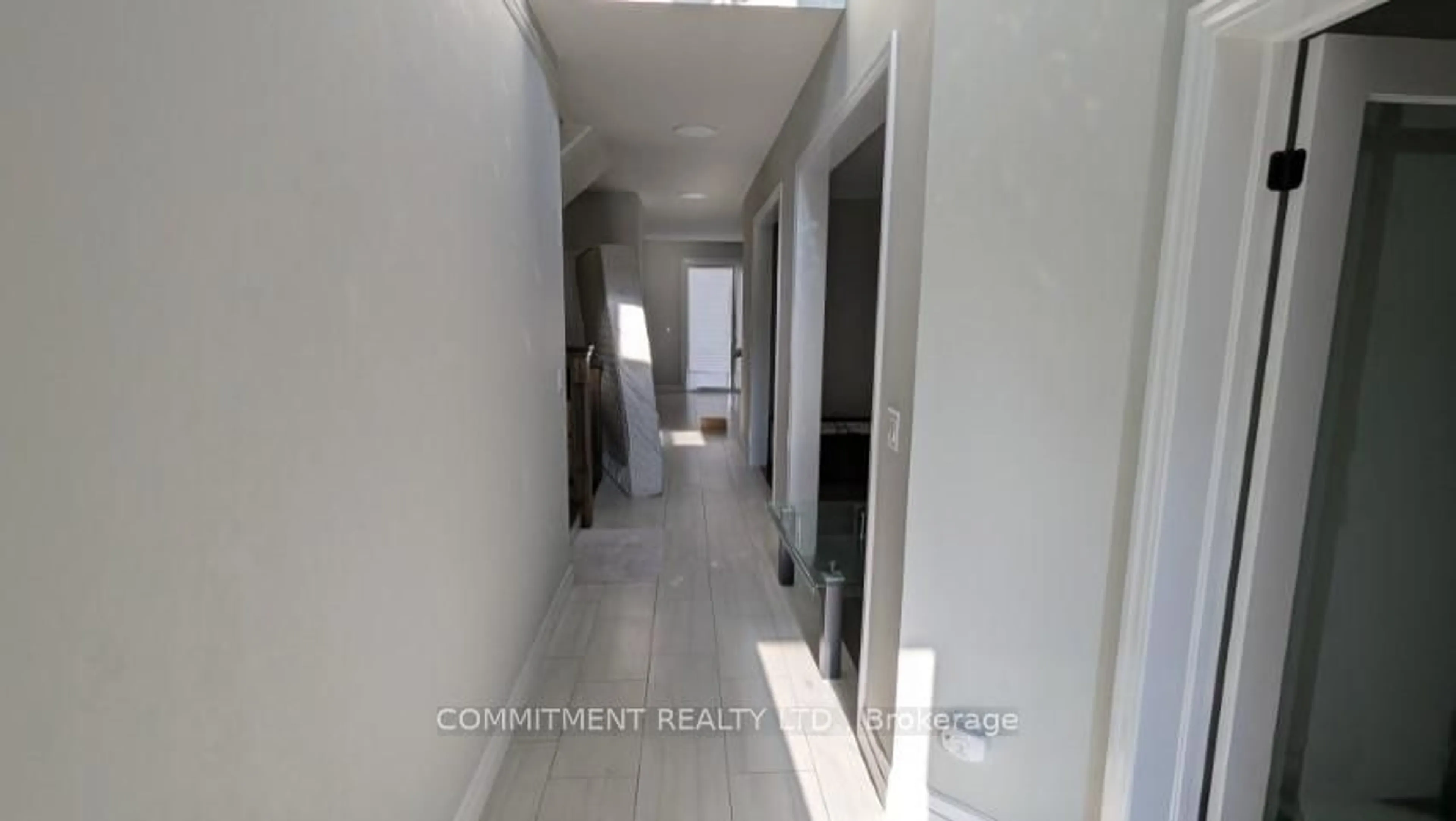 Indoor foyer for 522 Masters Dr, Woodstock Ontario N4T 0L2