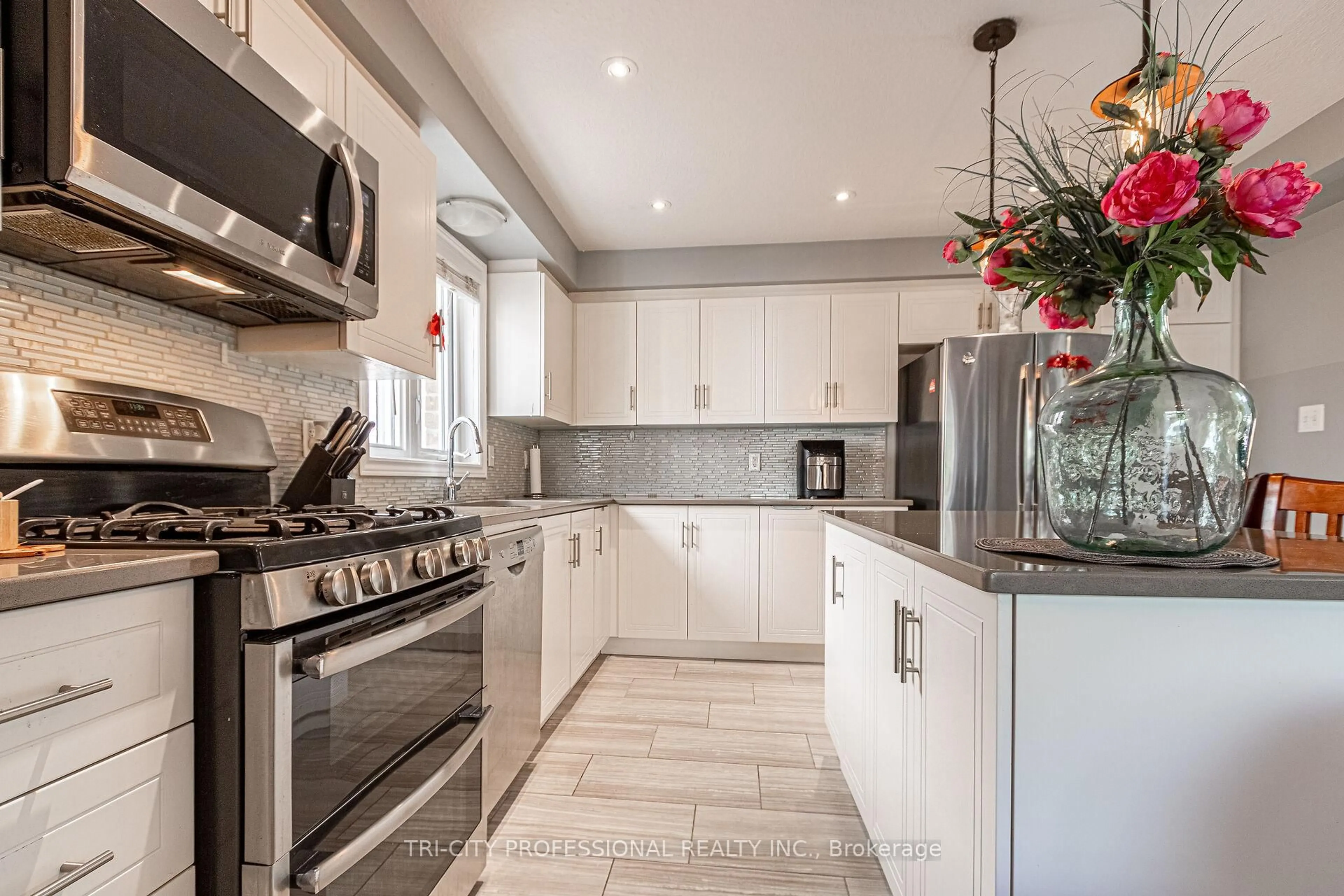 Contemporary kitchen, ceramic/tile floor for 53 Aberdeen St, Centre Wellington Ontario N1M 0C1