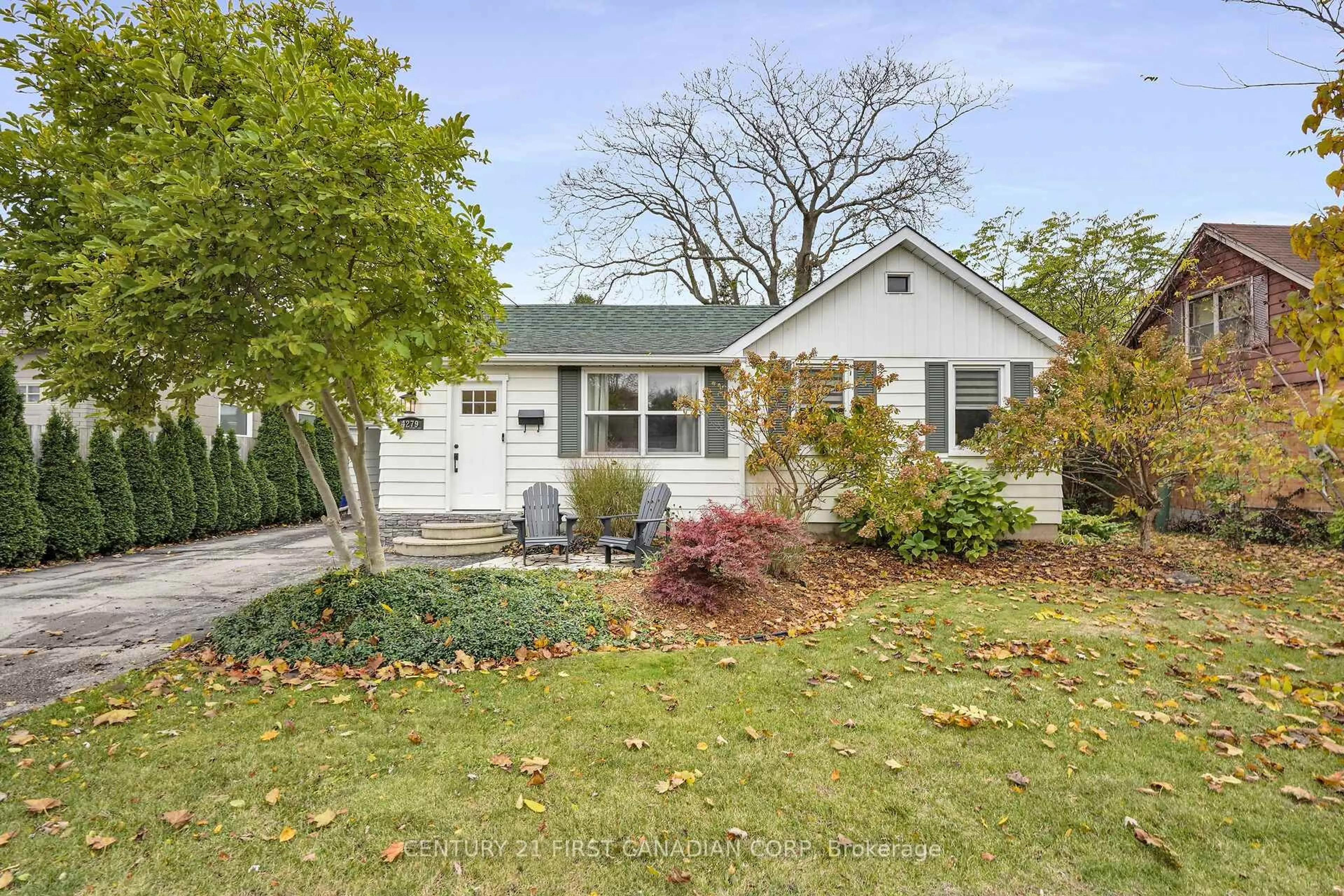 Home with vinyl exterior material, street for 4279 South Routledge Rd, London South Ontario N6P 1A3