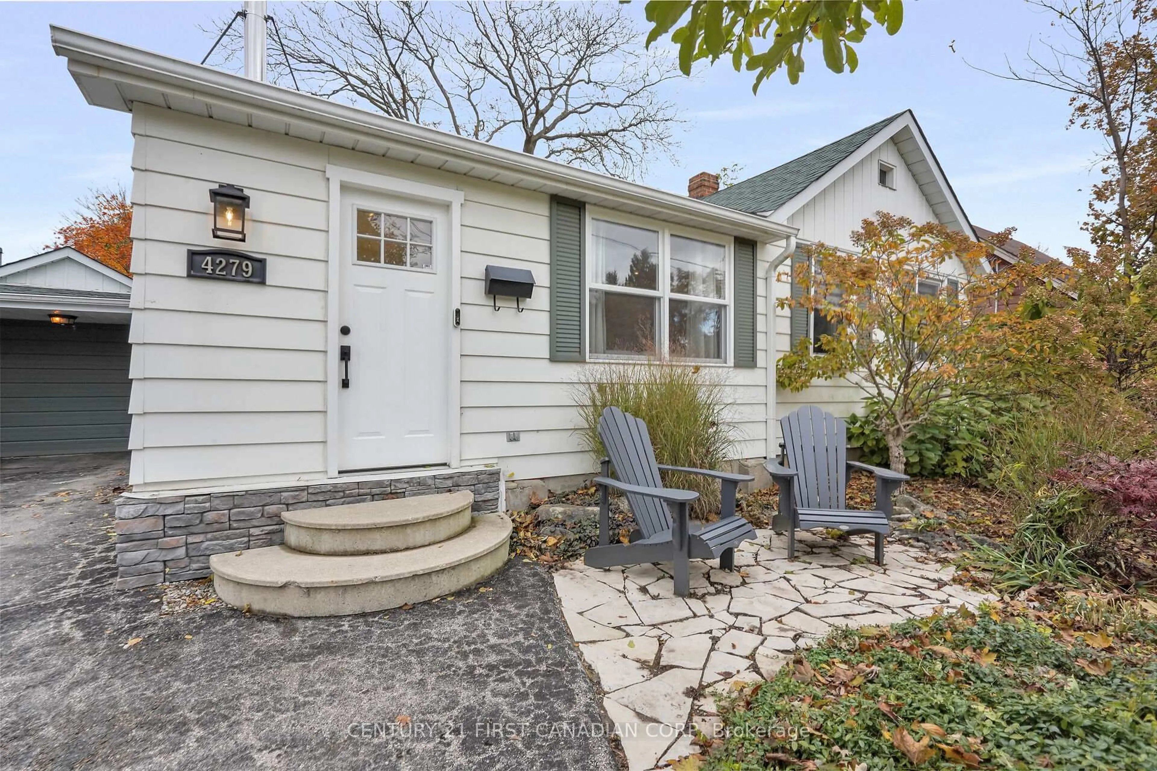 Home with vinyl exterior material, street for 4279 South Routledge Rd, London South Ontario N6P 1A3