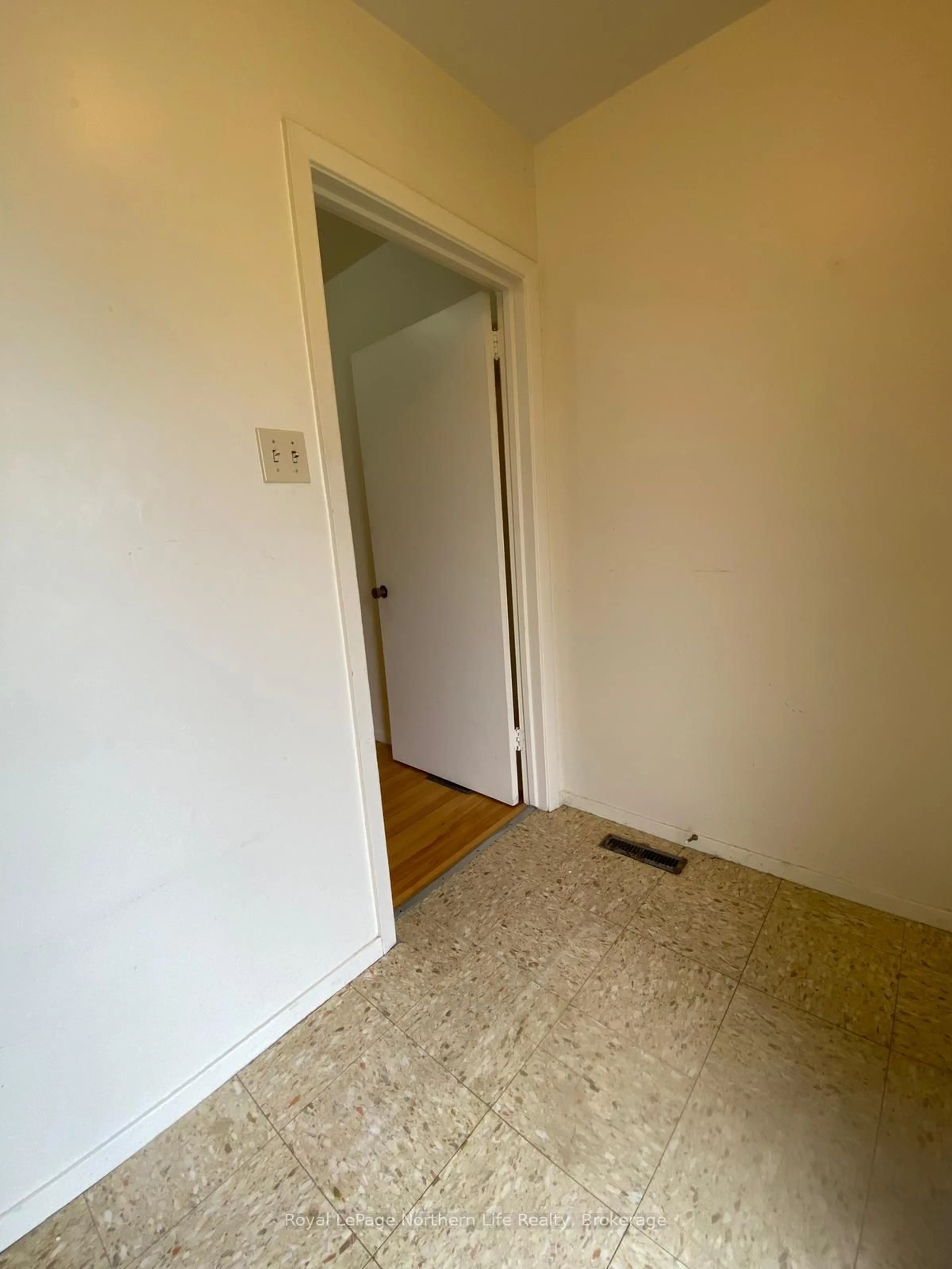 A pic of a room for 460 Lake Heights Rd #17, North Bay Ontario P1A 2Z8