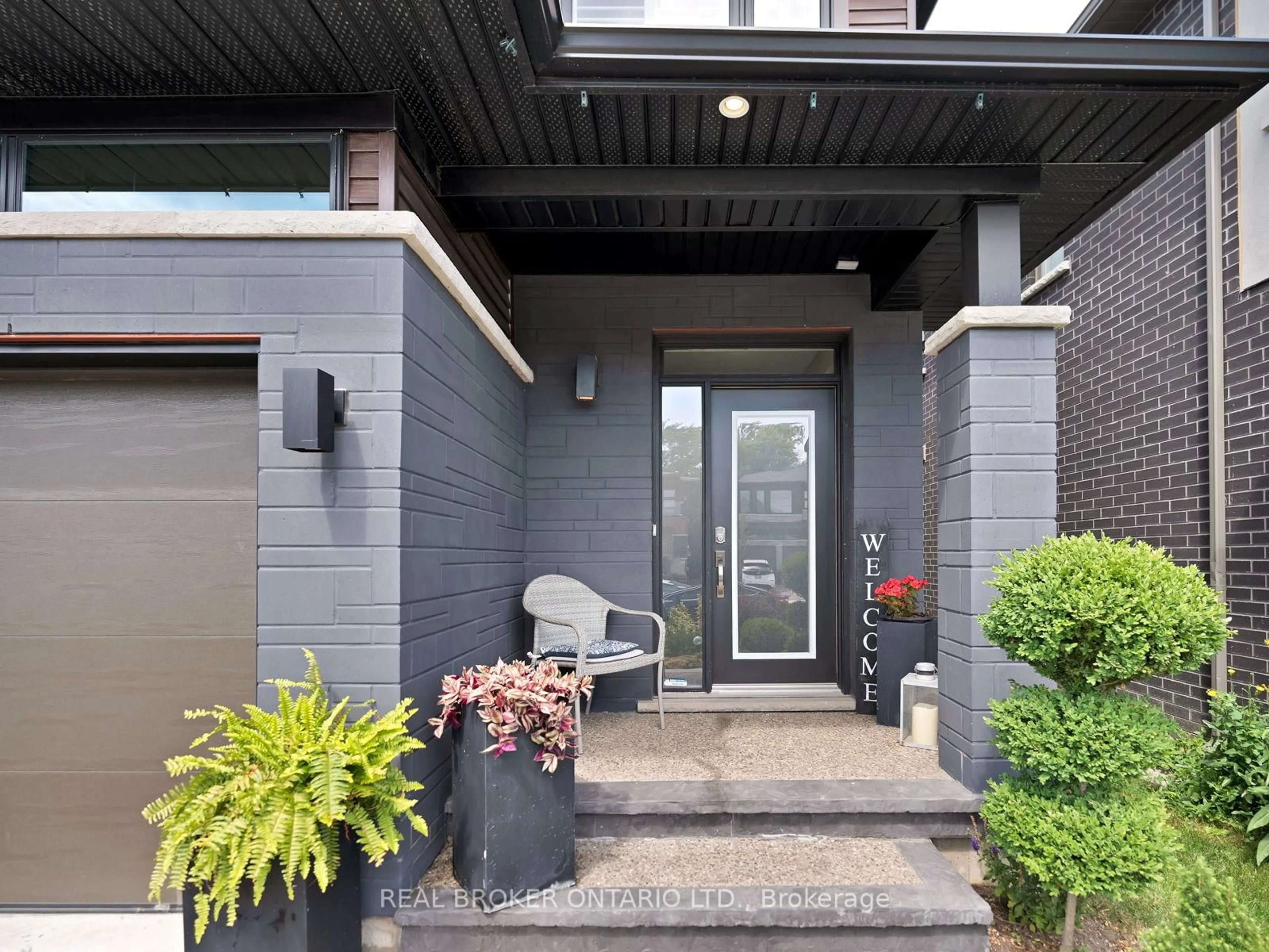 Indoor entryway for 67 Lexington Ave, Hamilton Ontario L8J 0L5