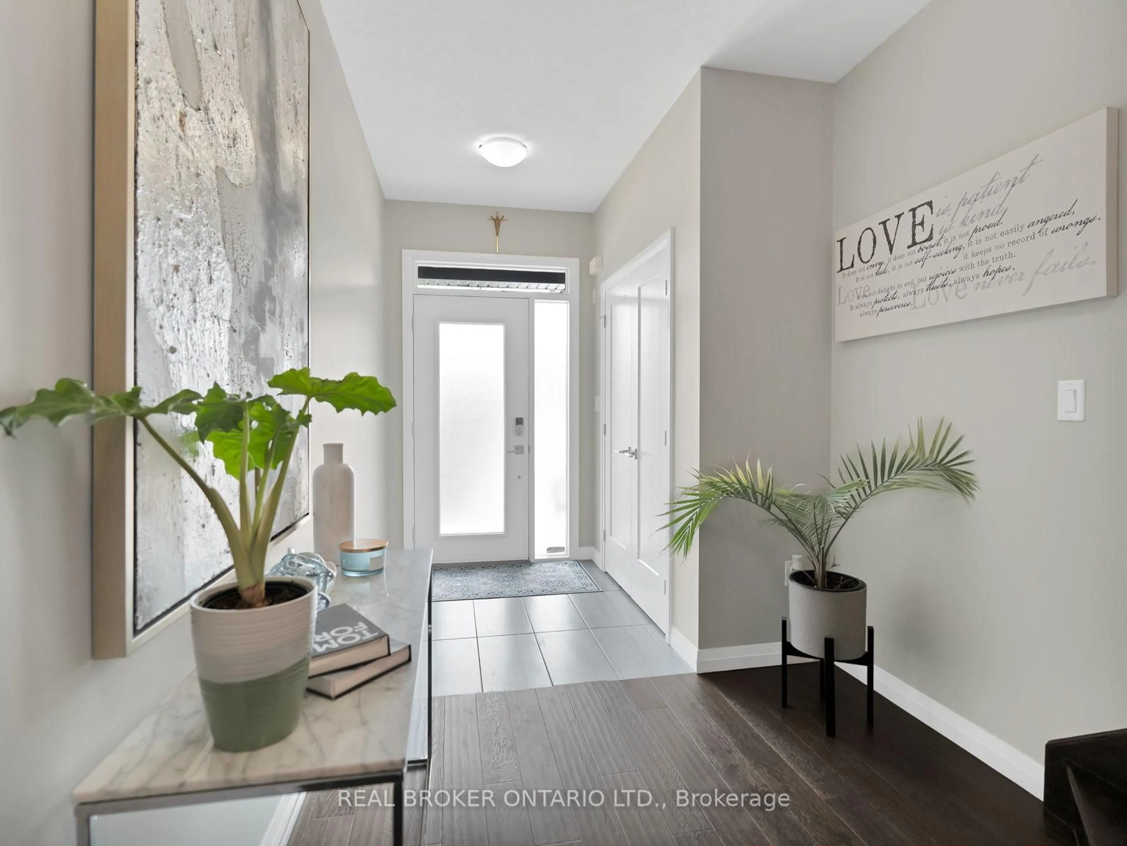 Indoor entryway for 67 Lexington Ave, Hamilton Ontario L8J 0L5