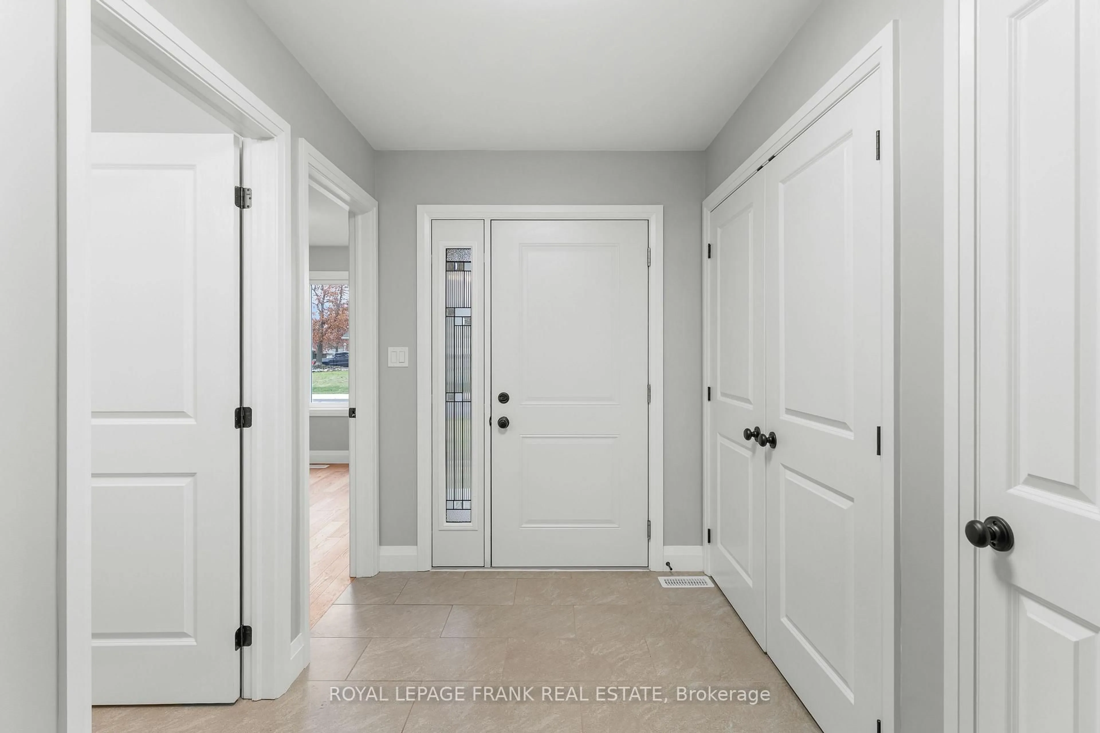 Indoor entryway for 47 Birch Cres, Kawartha Lakes Ontario K0M 1A0