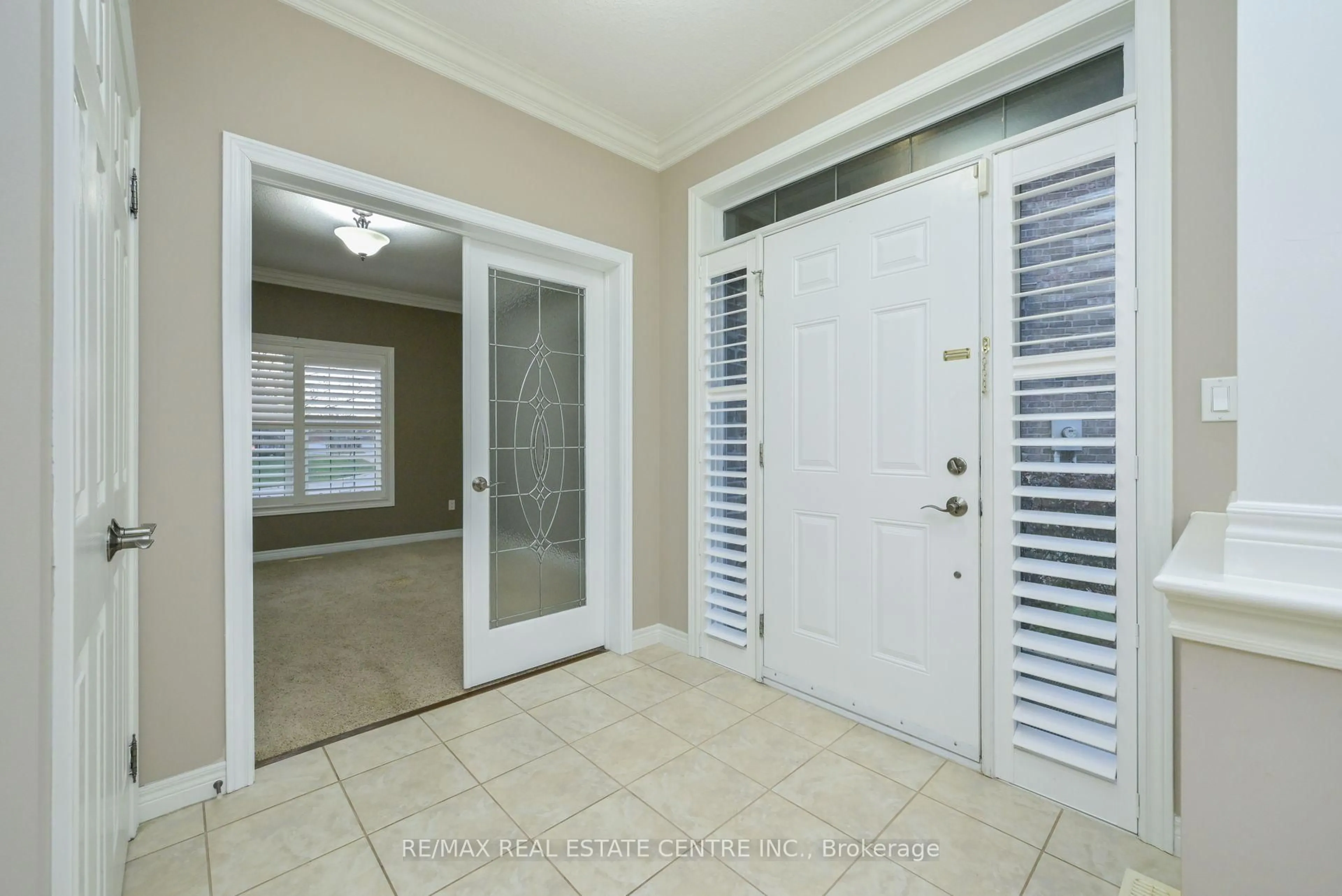 Indoor entryway for 249 Millview Crt, Guelph/Eramosa Ontario N0B 2K0