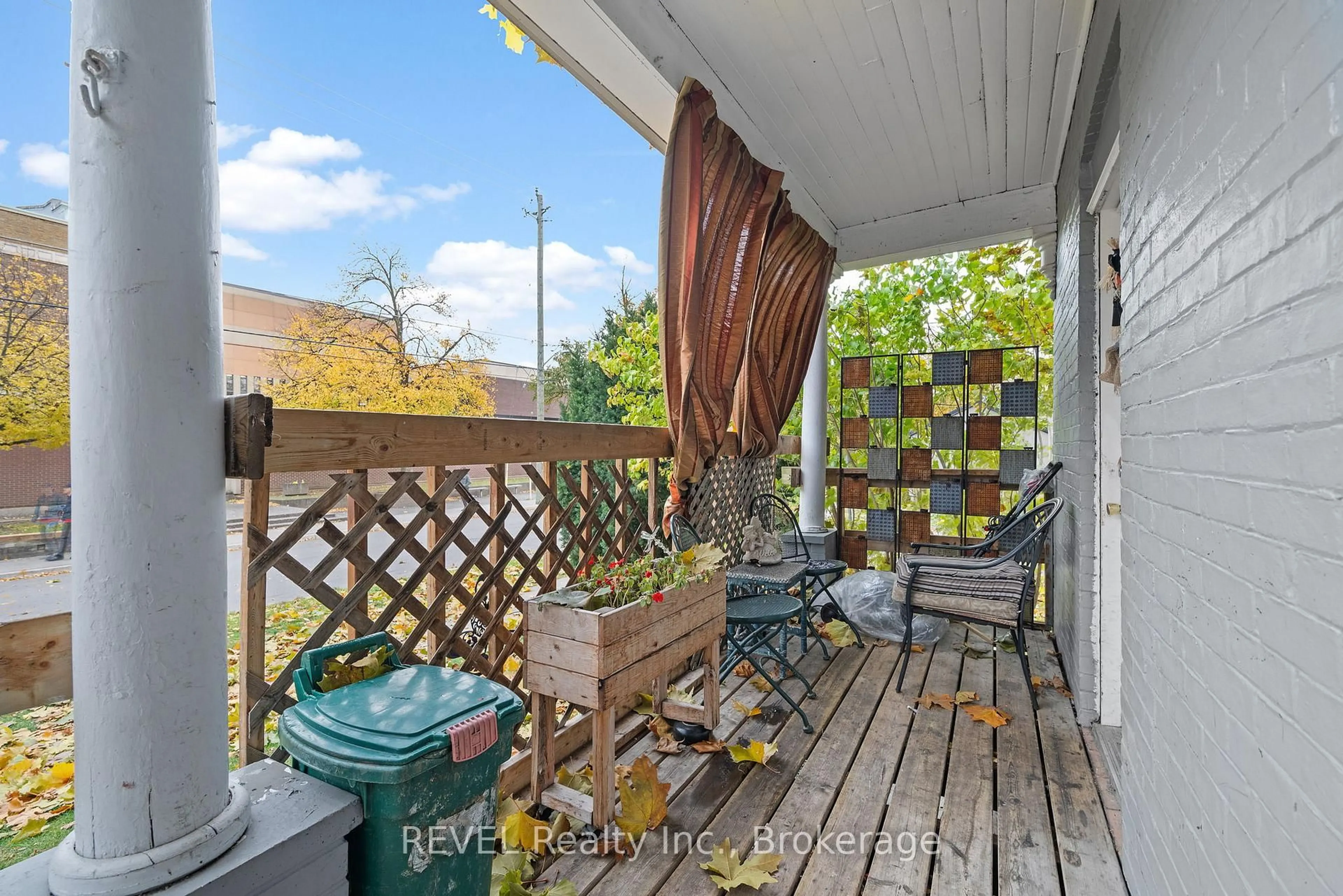 Patio, street for 35 Catherine St, St. Catharines Ontario L2R 5E8