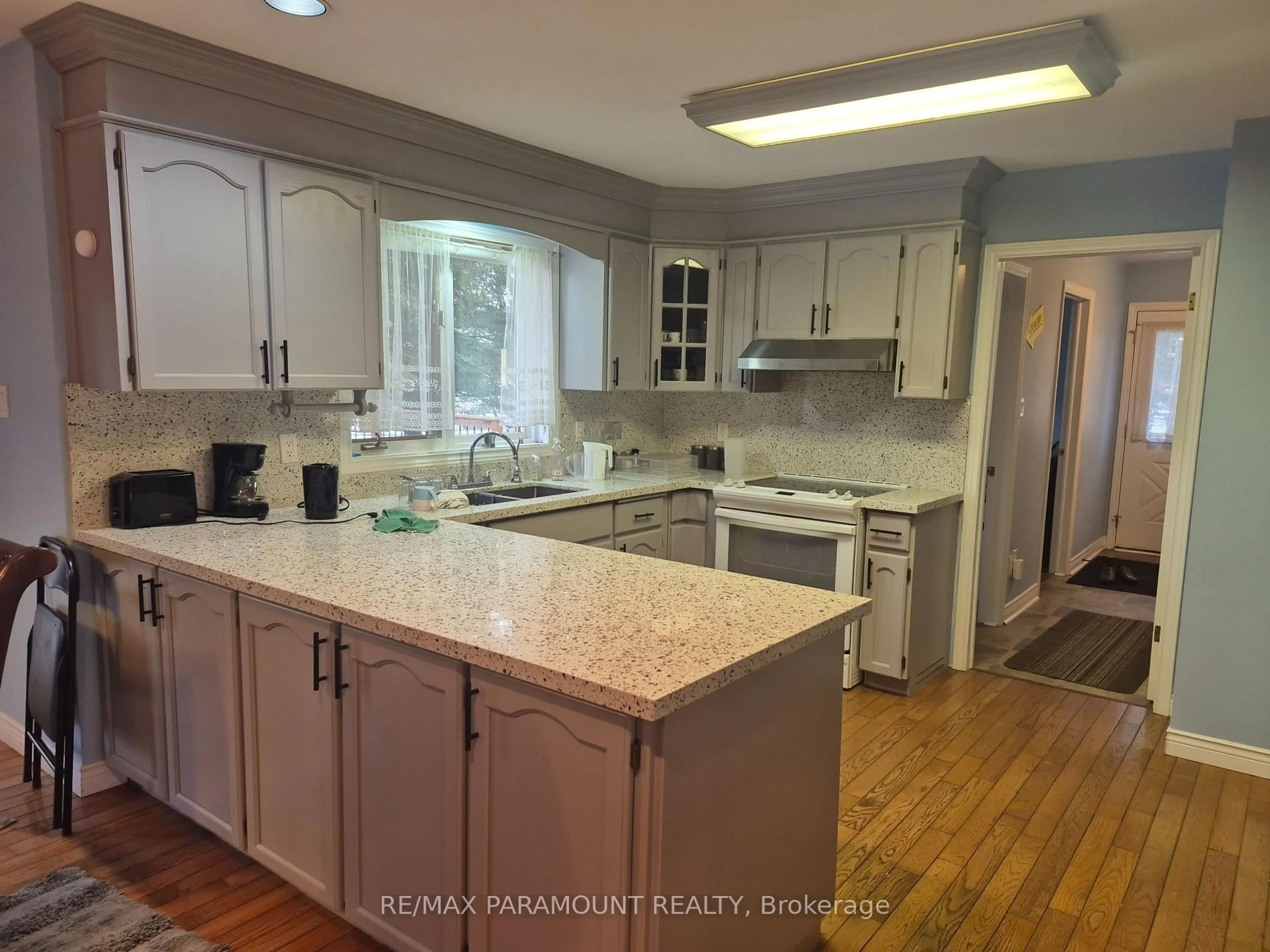Standard kitchen, unknown for 436446 4th Line, Melancthon Ontario L9V 1S6