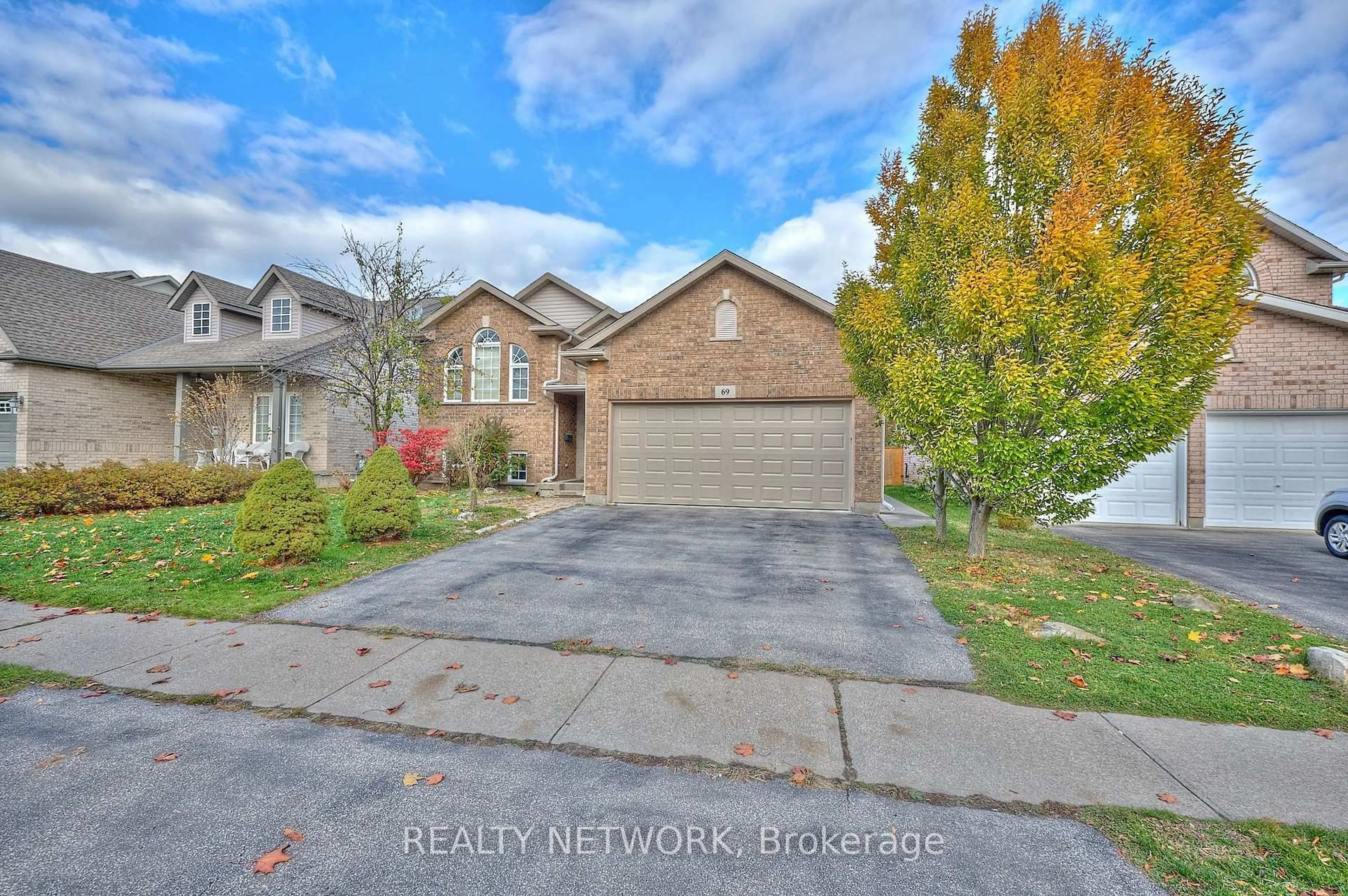 A pic from outside/outdoor area/front of a property/back of a property/a pic from drone, street for 69 Macturnbull Dr, St. Catharines Ontario L2S 3Z2