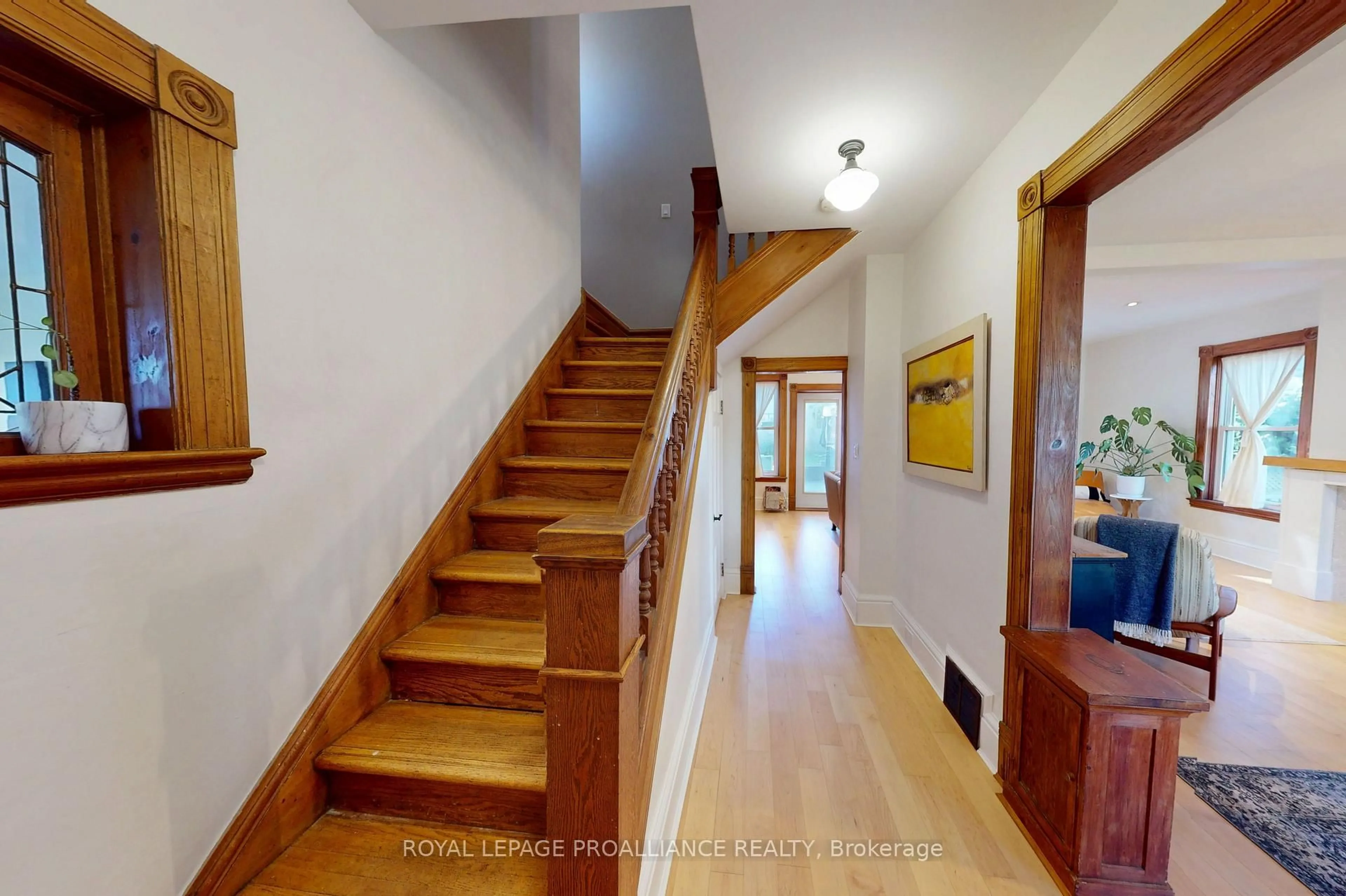 Indoor foyer for 212 Foster Ave, Belleville Ontario K8N 3R2