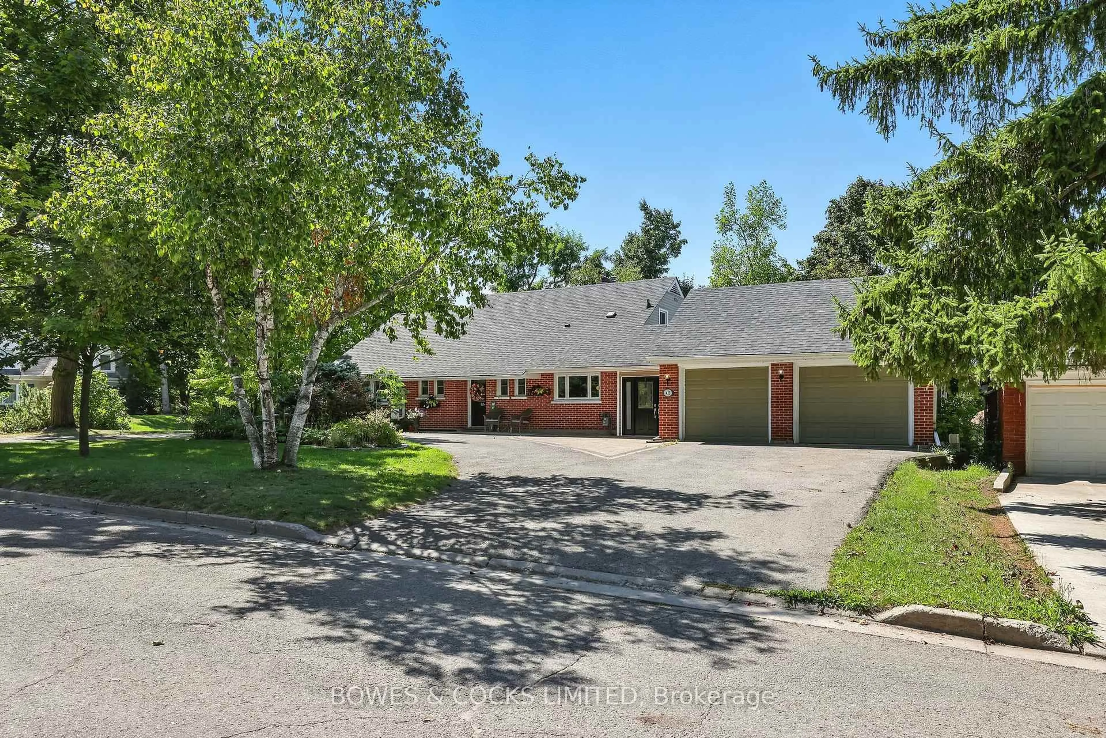 A pic from outside/outdoor area/front of a property/back of a property/a pic from drone, street for 433 Manorhill Ave, Peterborough Ontario K9J 6H7