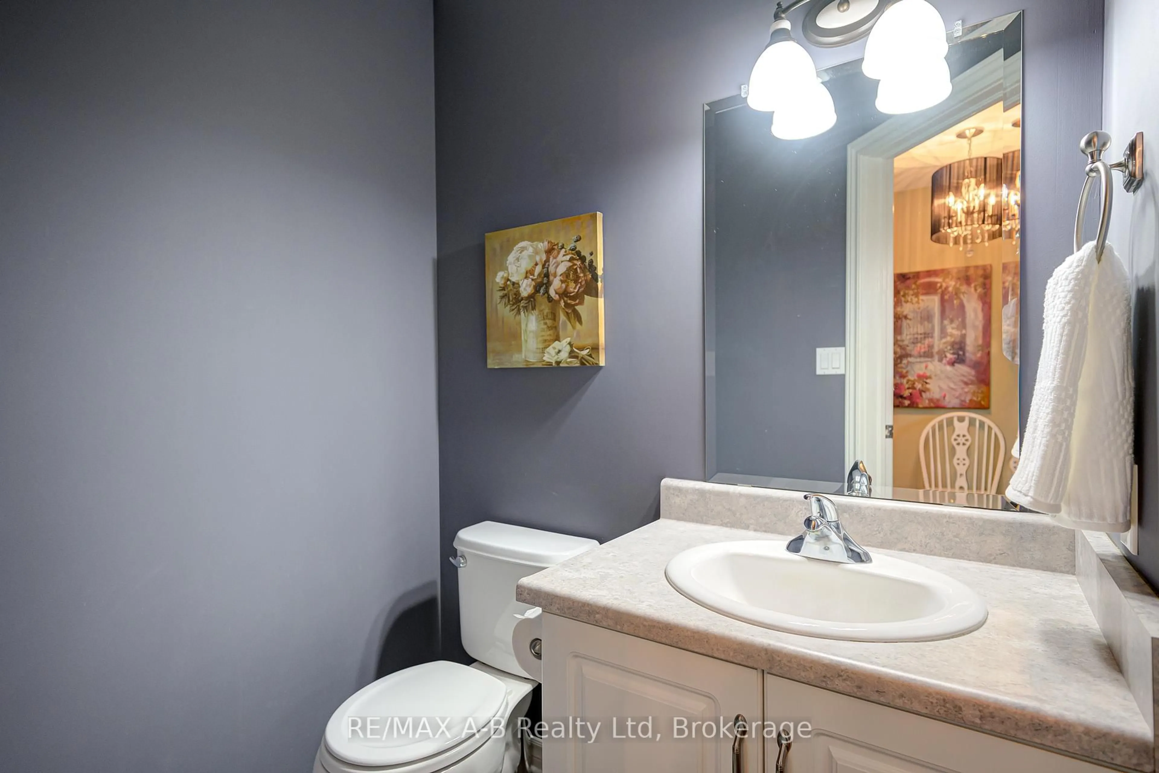 Standard bathroom, ceramic/tile floor for 20 Harrison St, Stratford Ontario N5A 0A4