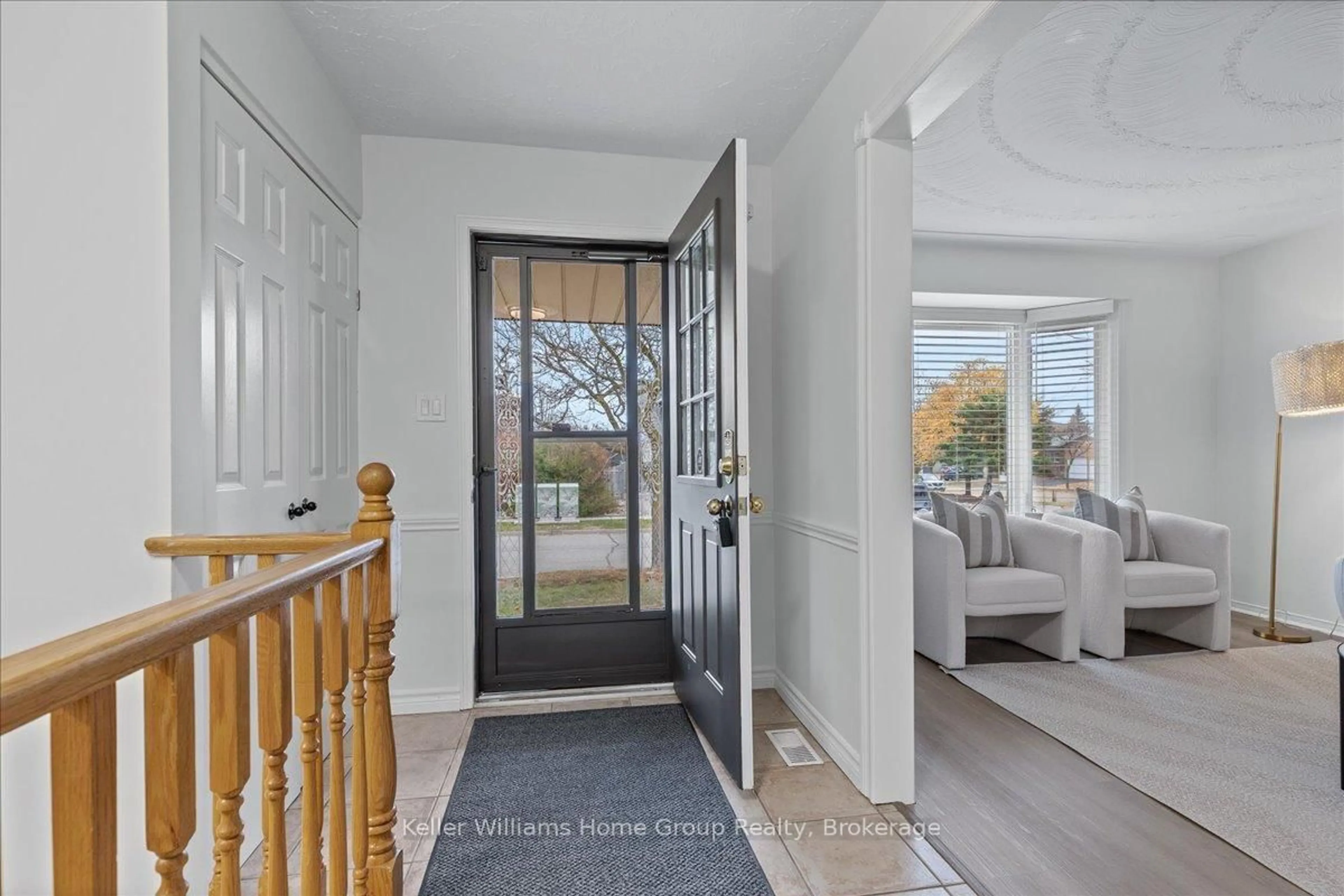 Indoor entryway for 113 Rushbrook Dr, Kitchener Ontario N2E 3C8