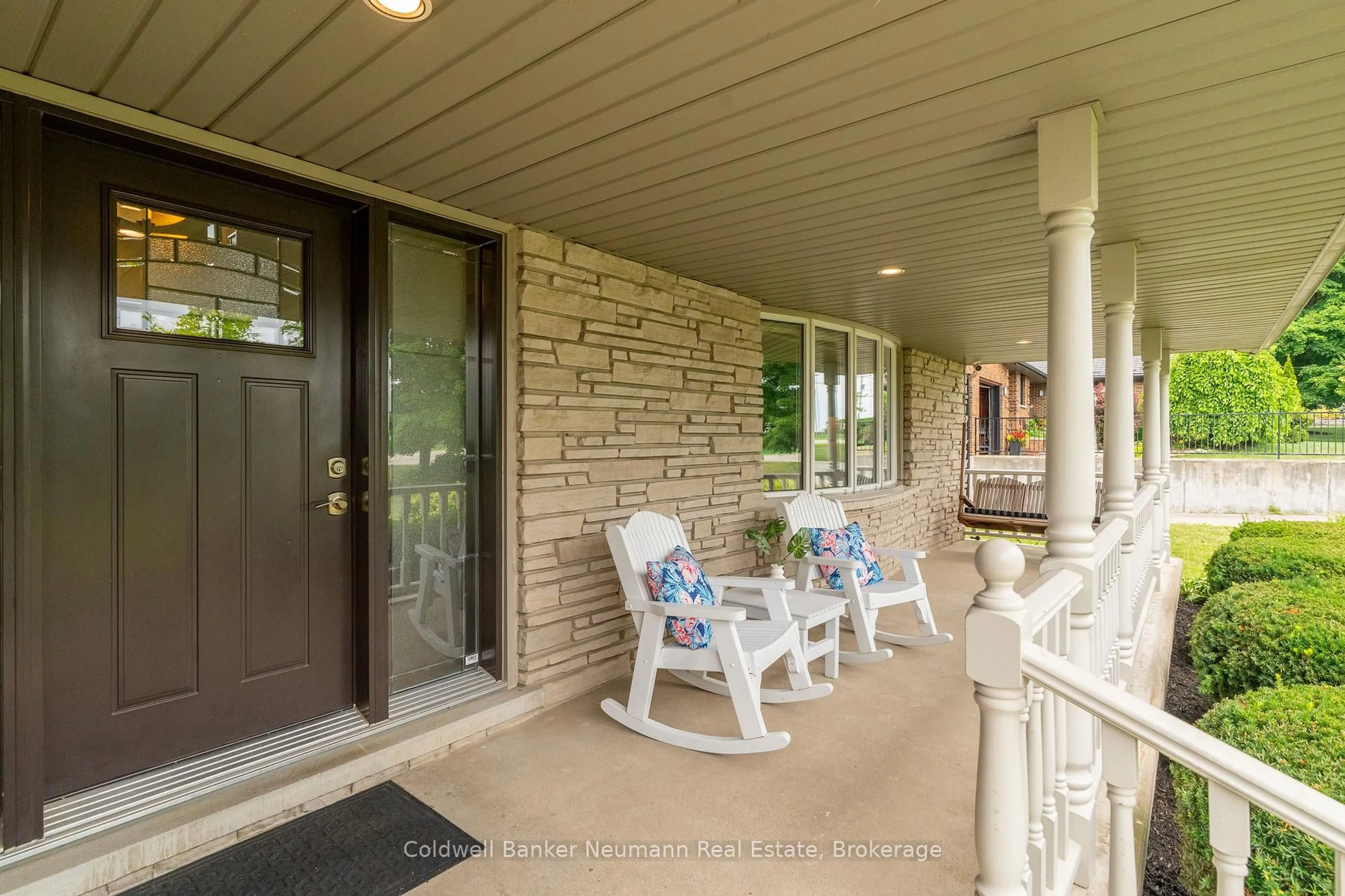 Patio, street for 7776 Mill Rd, Guelph/Eramosa Ontario N1H 6J1