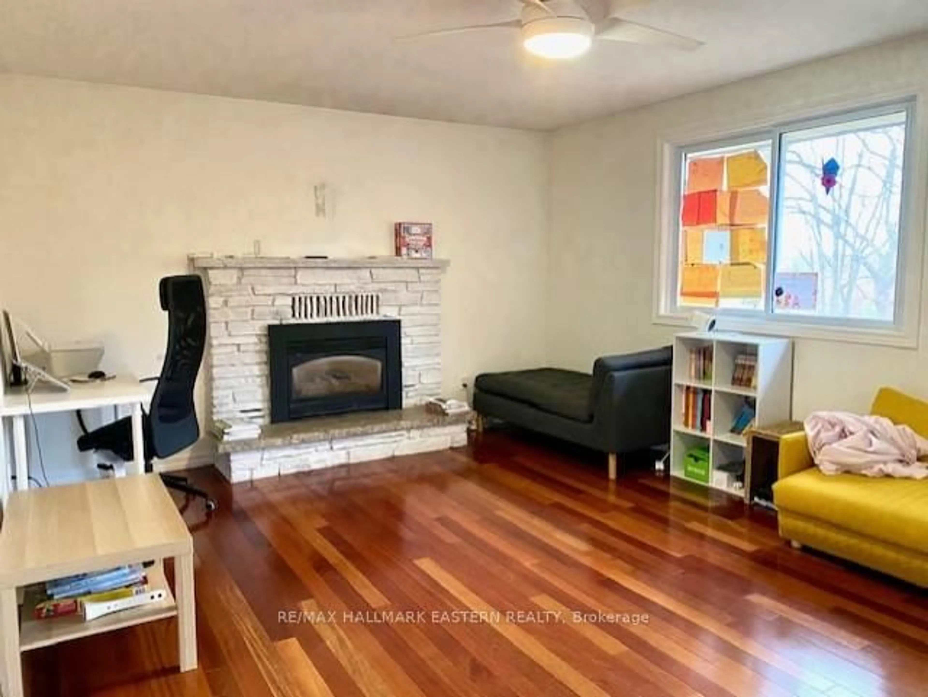 Living room with furniture, unknown for 1186 Cartier Blvd, Peterborough Ontario K9H 6S1