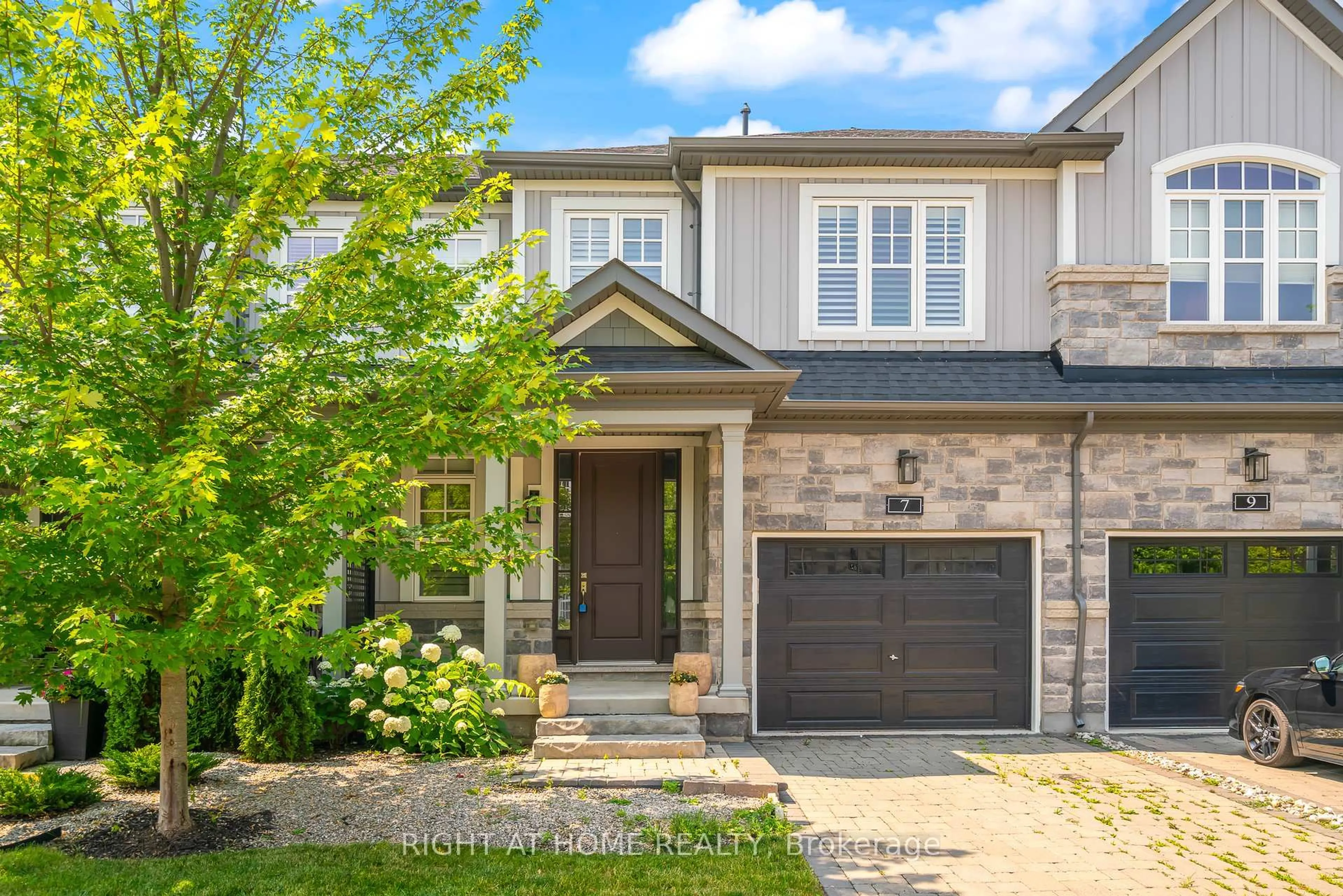 Home with brick exterior material, street for 7 Windsor Circ, Niagara-on-the-Lake Ontario L0S 1J0