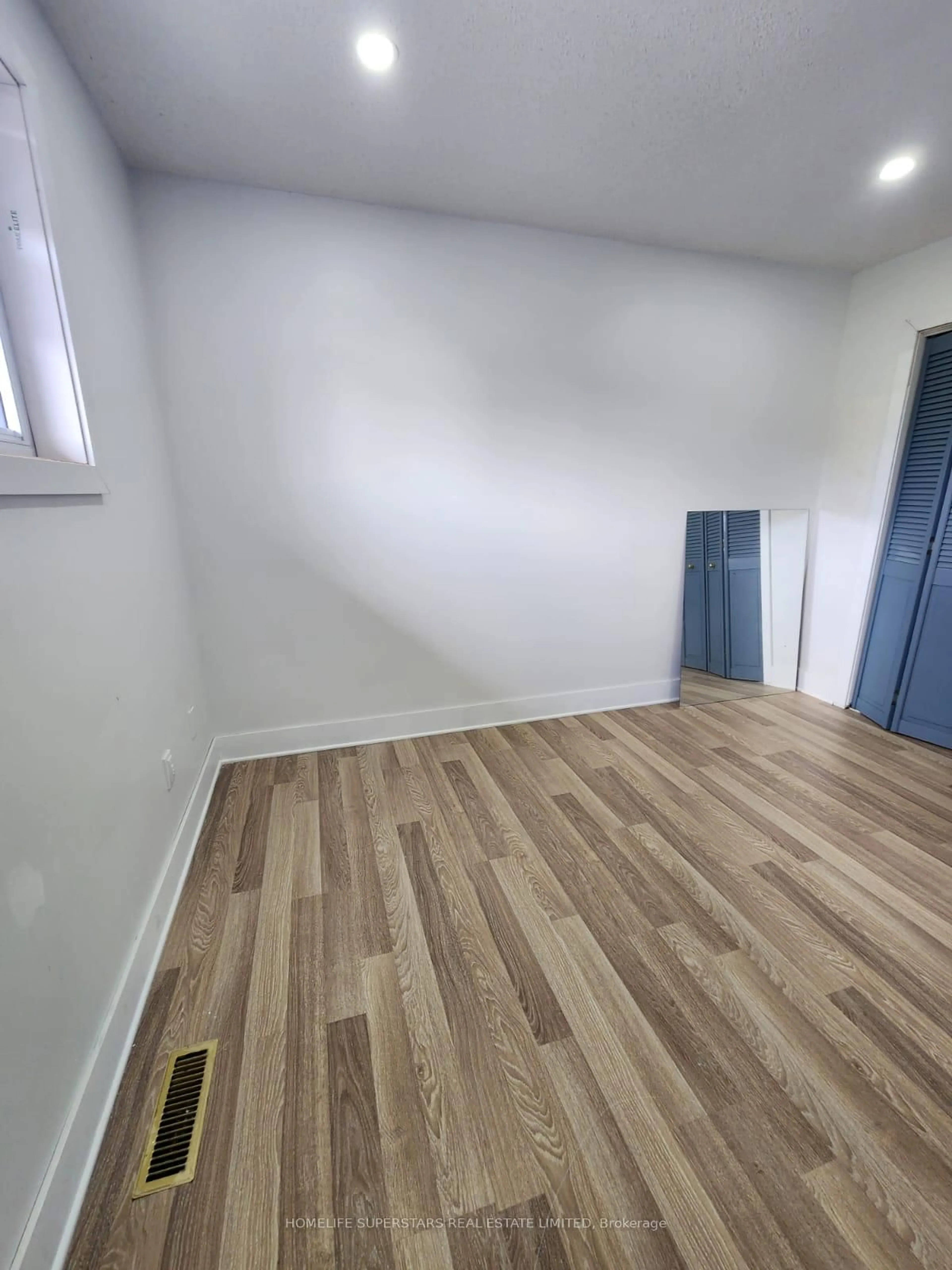 A pic of a room for 1988 RIVER Rd, London East Ontario N5W 6C2