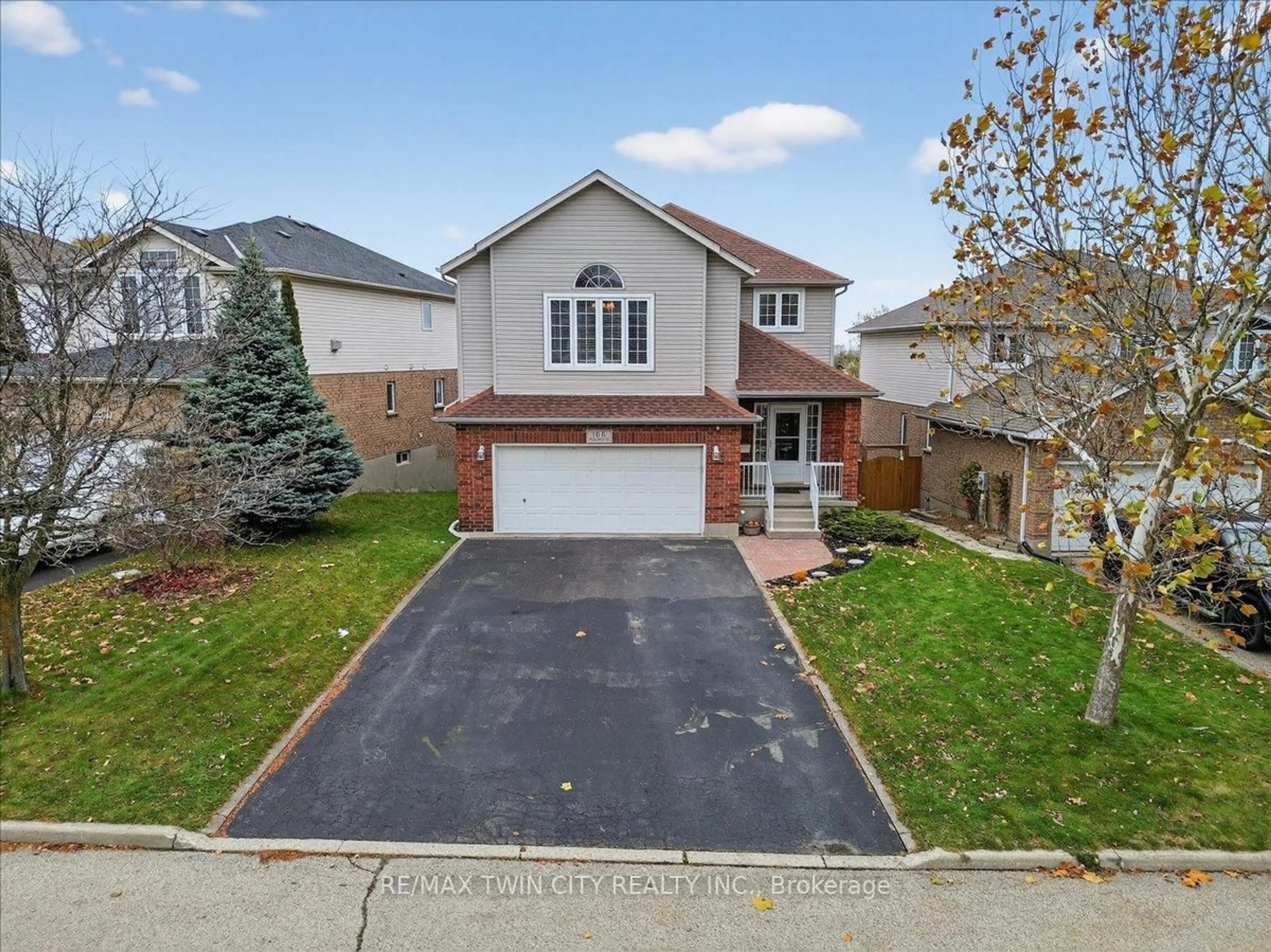 A pic from outside/outdoor area/front of a property/back of a property/a pic from drone, street for 166 Bridgewater Cres, Waterloo Ontario N2T 2M1