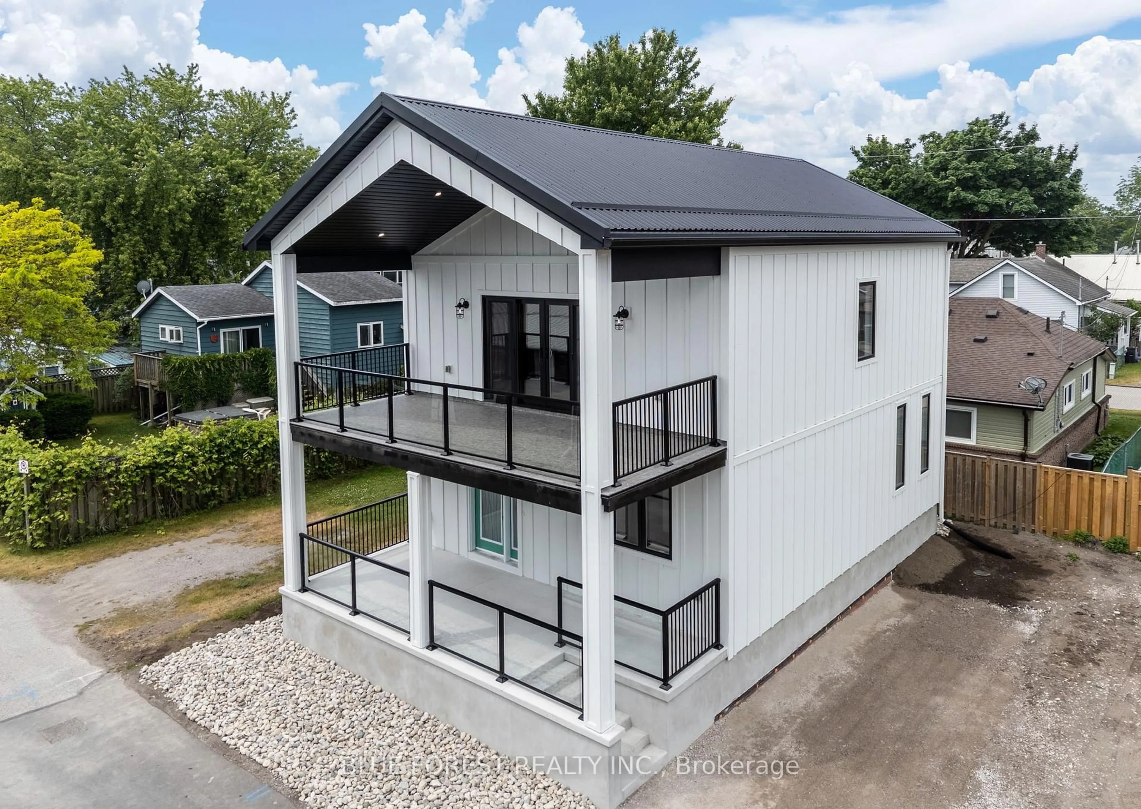 A pic from outside/outdoor area/front of a property/back of a property/a pic from drone, building for 156 MAUD St, Central Elgin Ontario N5L 1C8