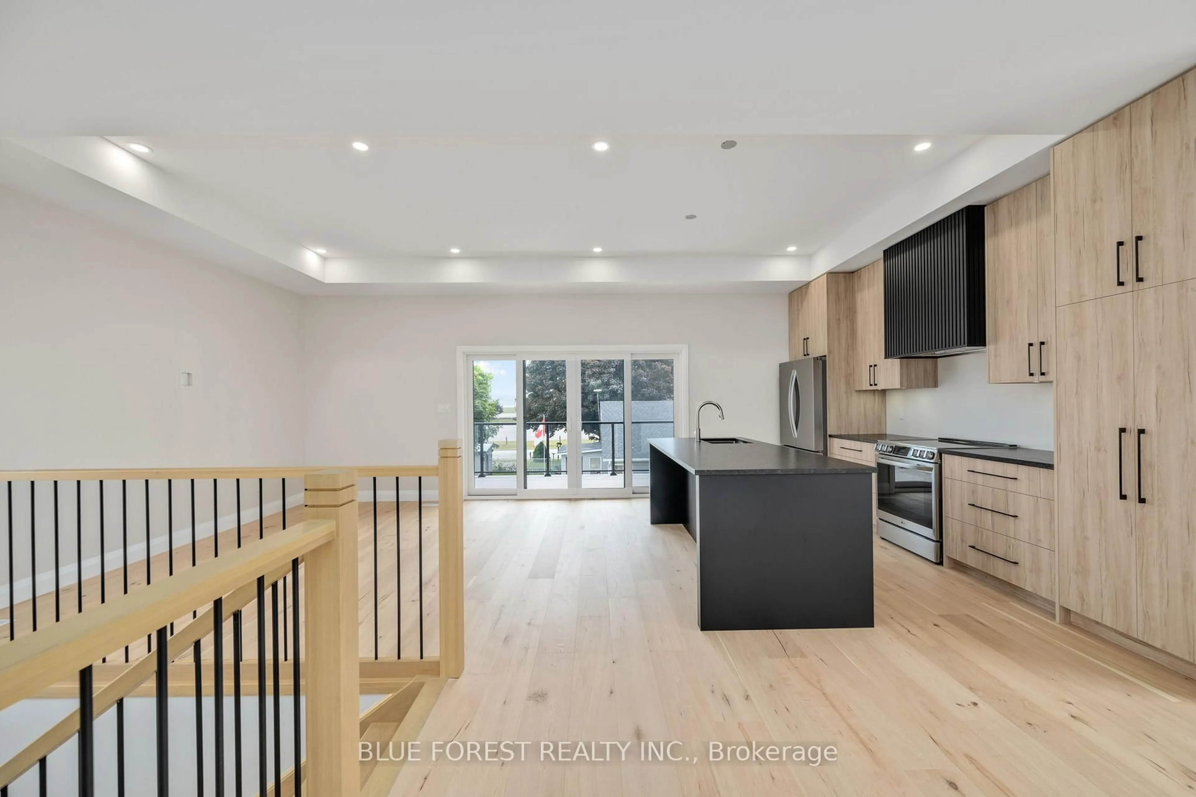 Open concept kitchen, wood/laminate floor for 156 MAUD St, Central Elgin Ontario N5L 1C8