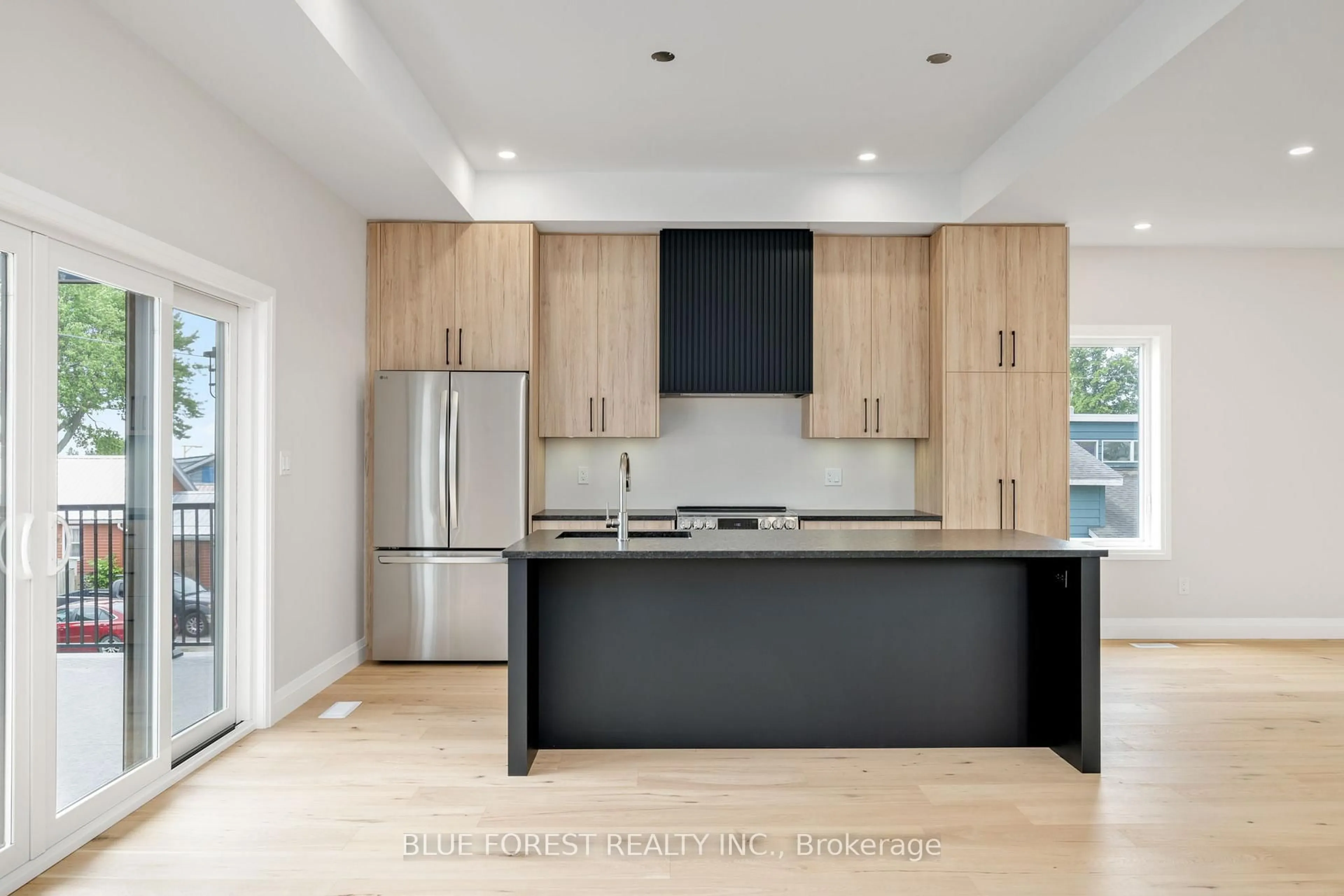 Contemporary kitchen, wood/laminate floor for 156 MAUD St, Central Elgin Ontario N5L 1C8