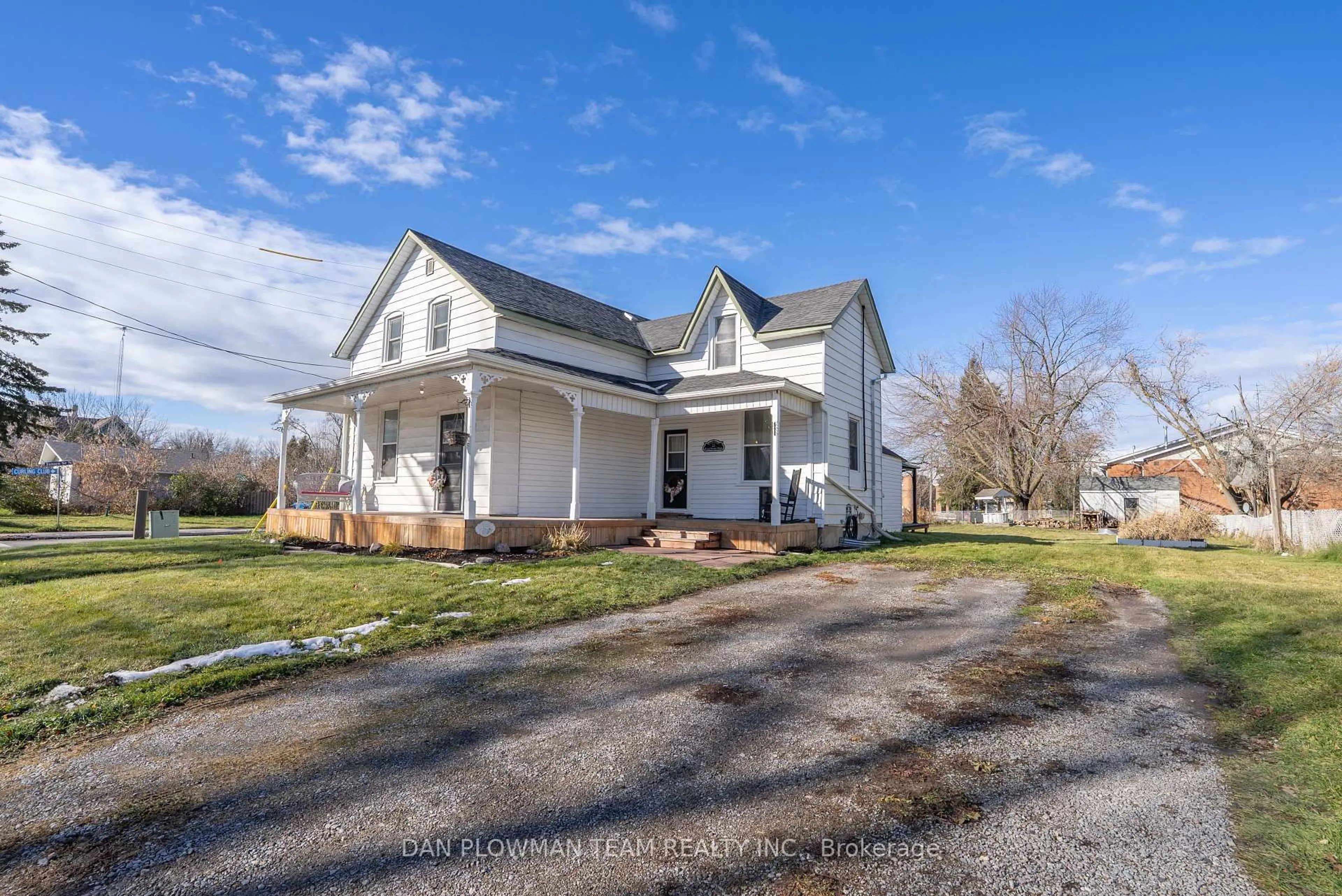 A pic from outside/outdoor area/front of a property/back of a property/a pic from drone, street for 11 King St, Kawartha Lakes Ontario K0L 2W0