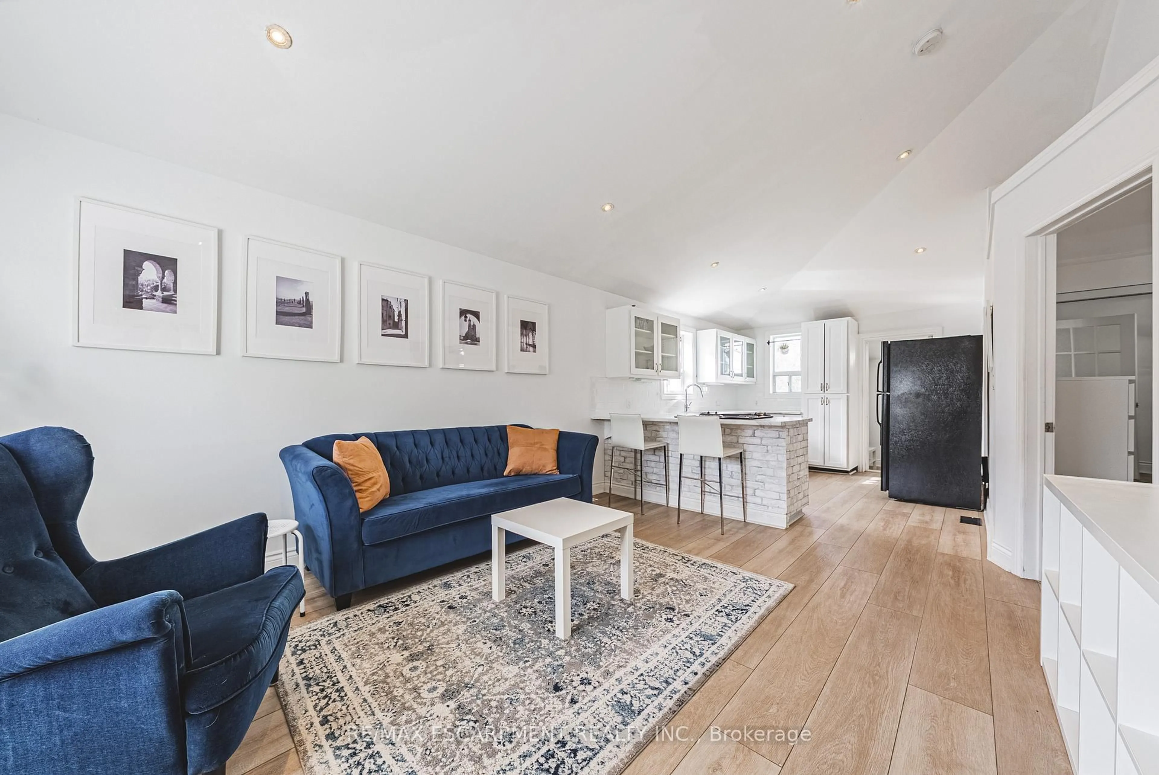 Living room with furniture, unknown for 258 West 19th St, Hamilton Ontario L9C 4J4