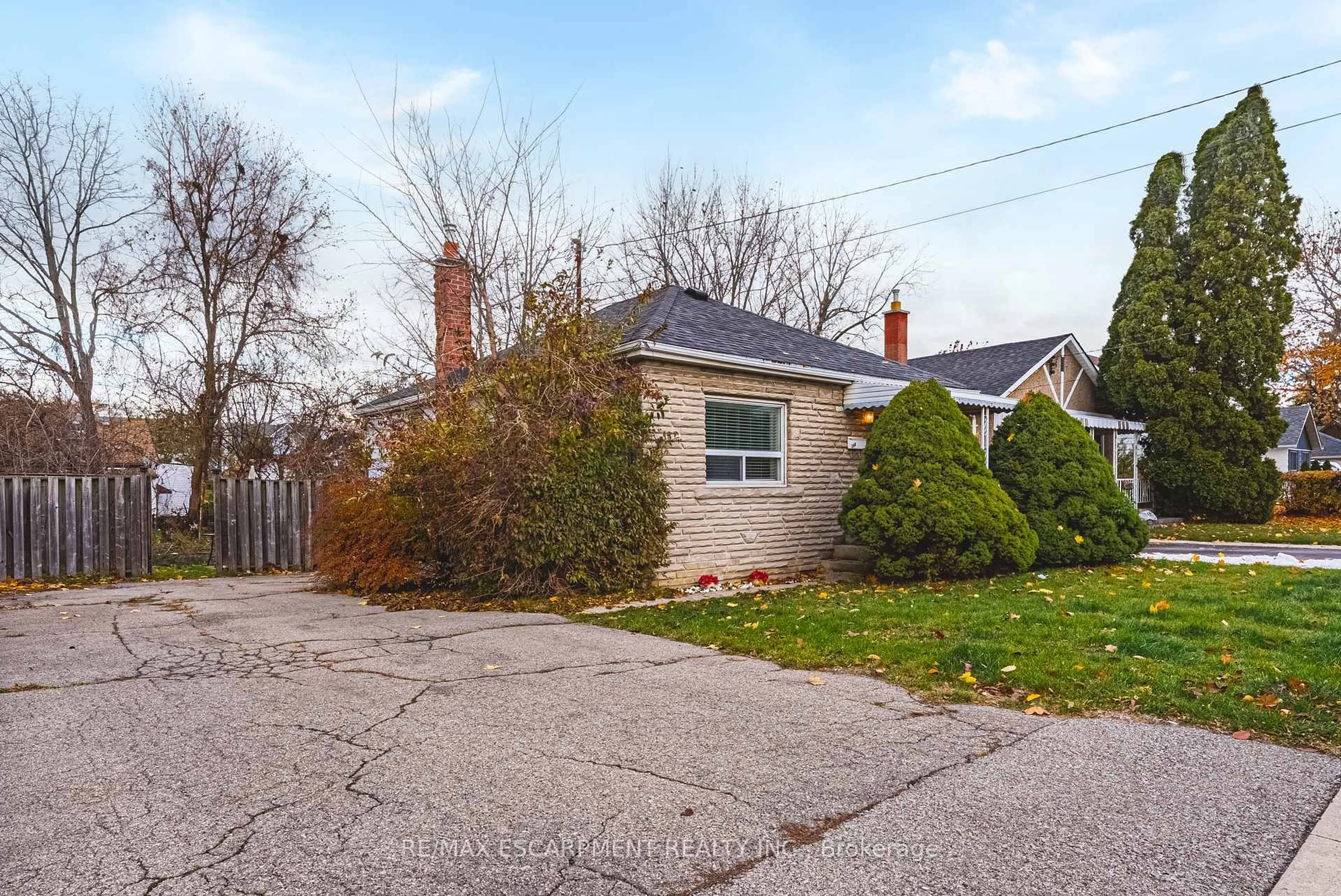 Home with brick exterior material, street for 258 West 19th St, Hamilton Ontario L9C 4J4