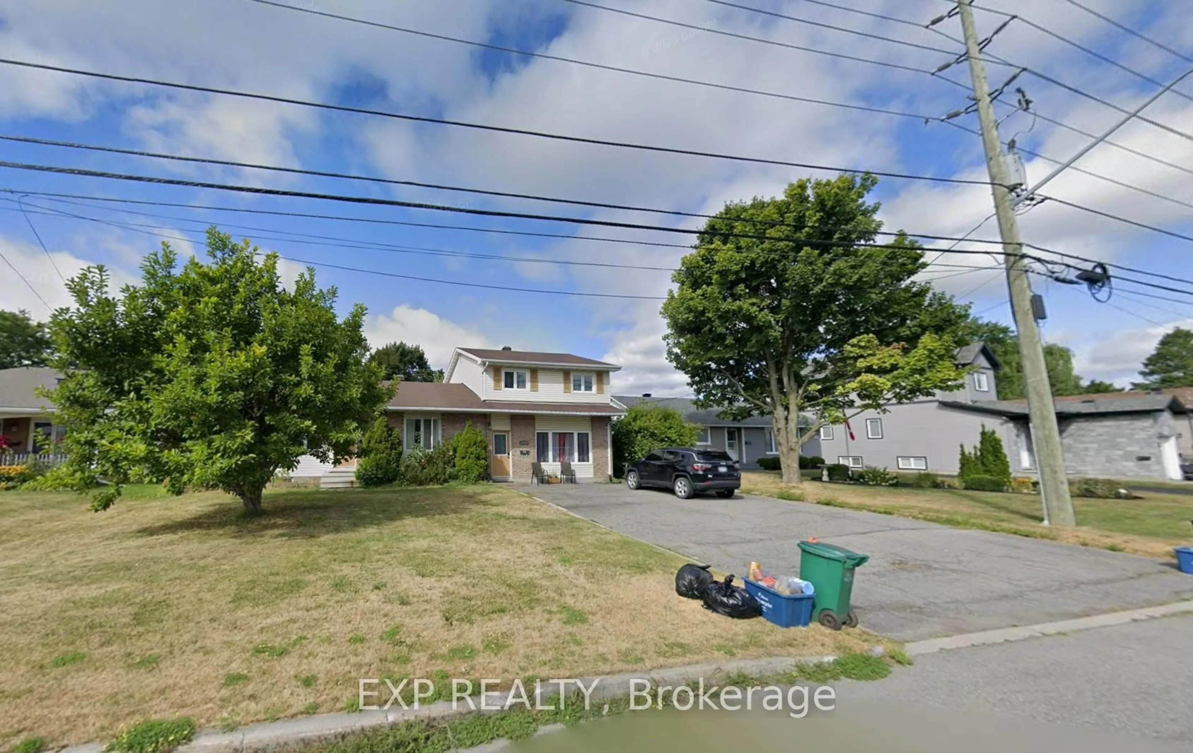 A pic from outside/outdoor area/front of a property/back of a property/a pic from drone, street for 1990 Belcourt Blvd, Orleans Ontario K1C 1M5