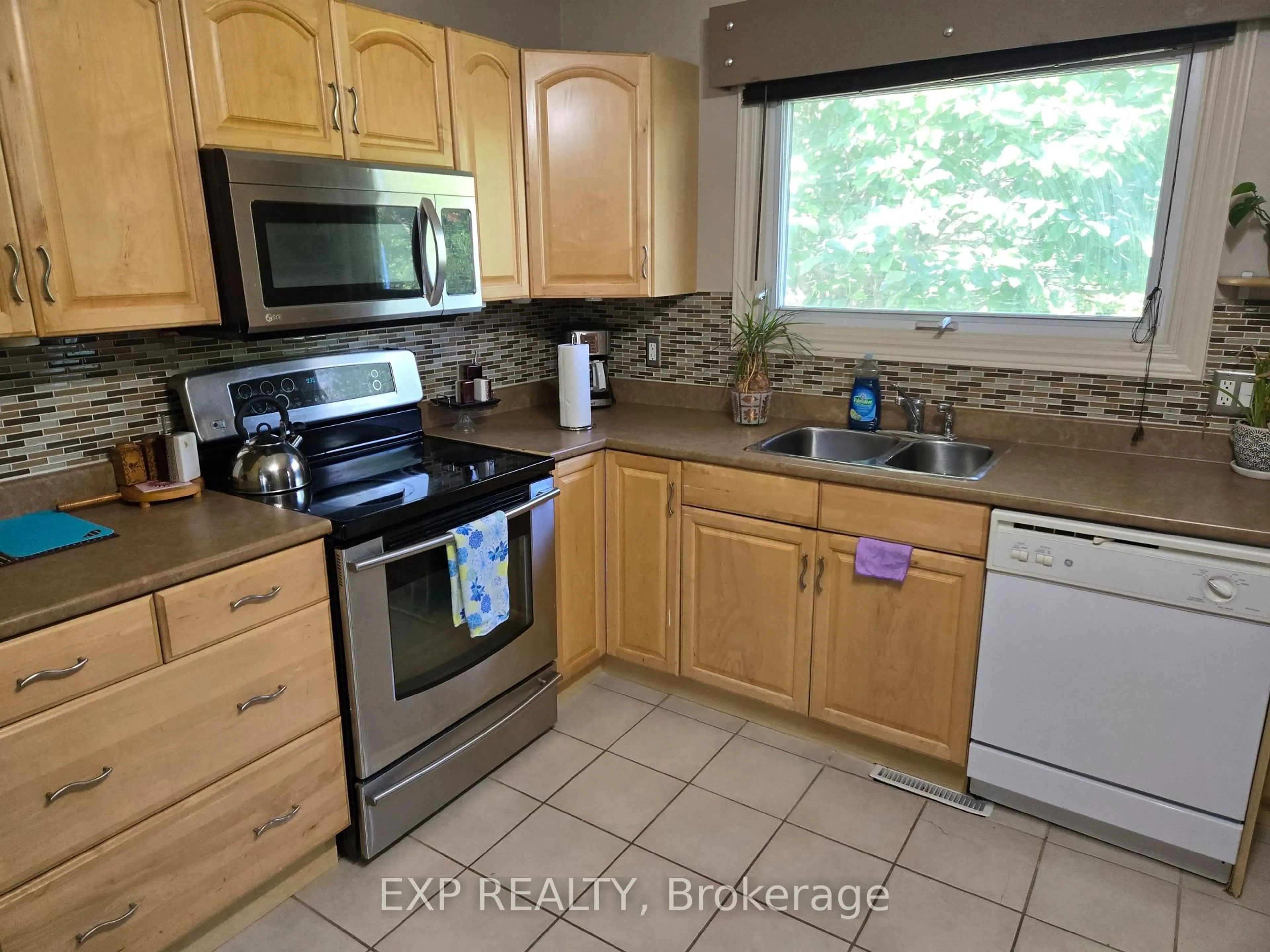 Standard kitchen, unknown for 1990 Belcourt Blvd, Orleans Ontario K1C 1M5
