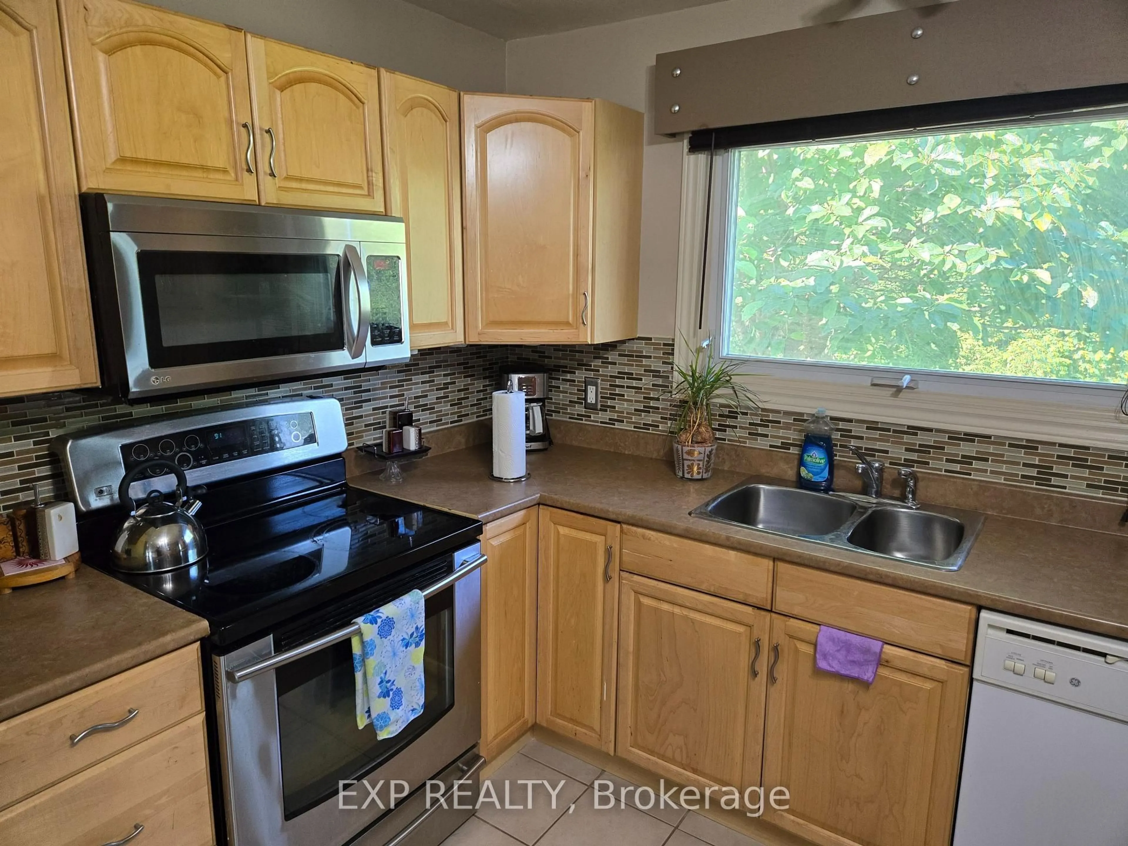 Standard kitchen, unknown for 1990 Belcourt Blvd, Orleans Ontario K1C 1M5