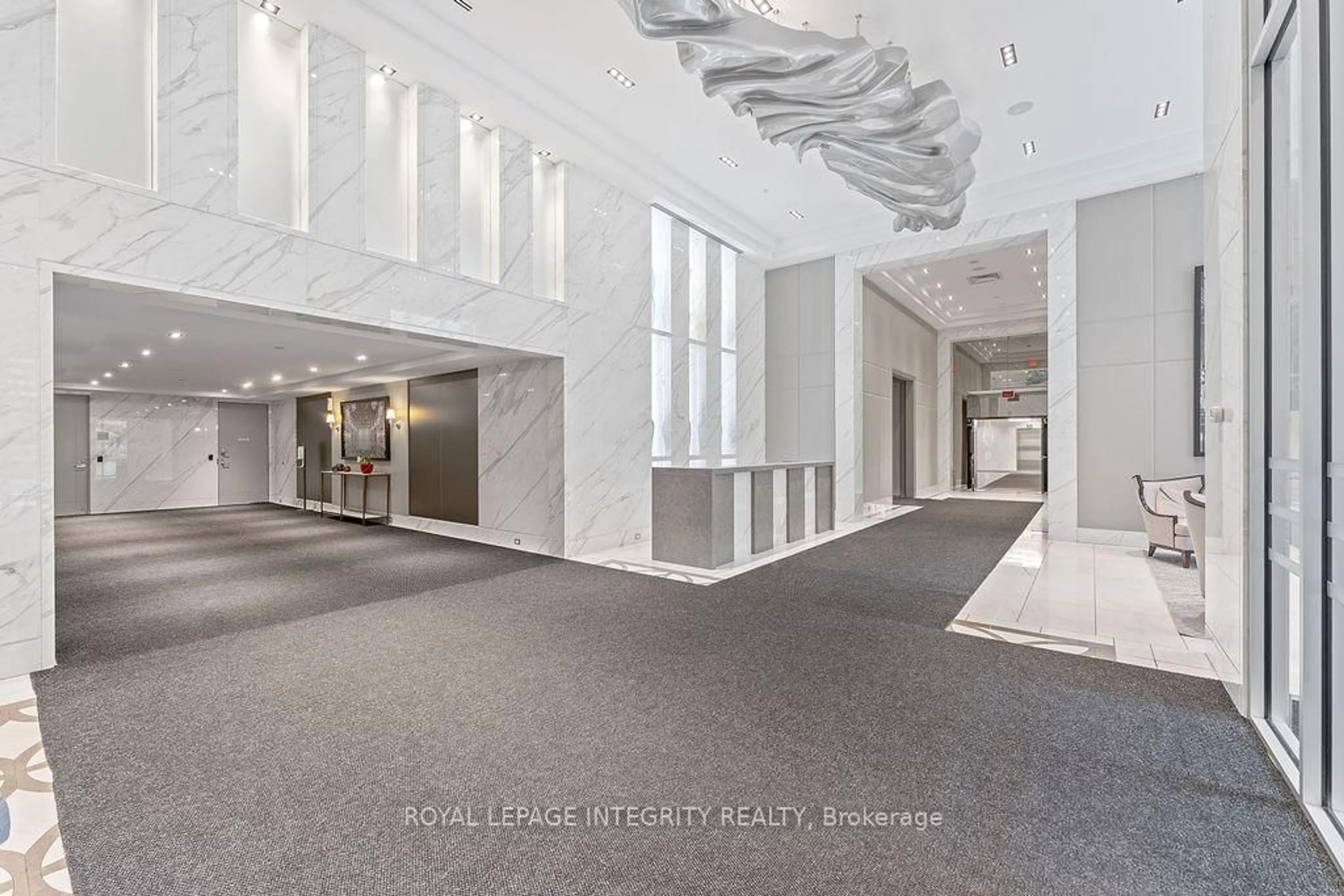 Indoor foyer for 111 CHAMPAGNE Ave #1908, Ottawa Ontario K1S 5V3