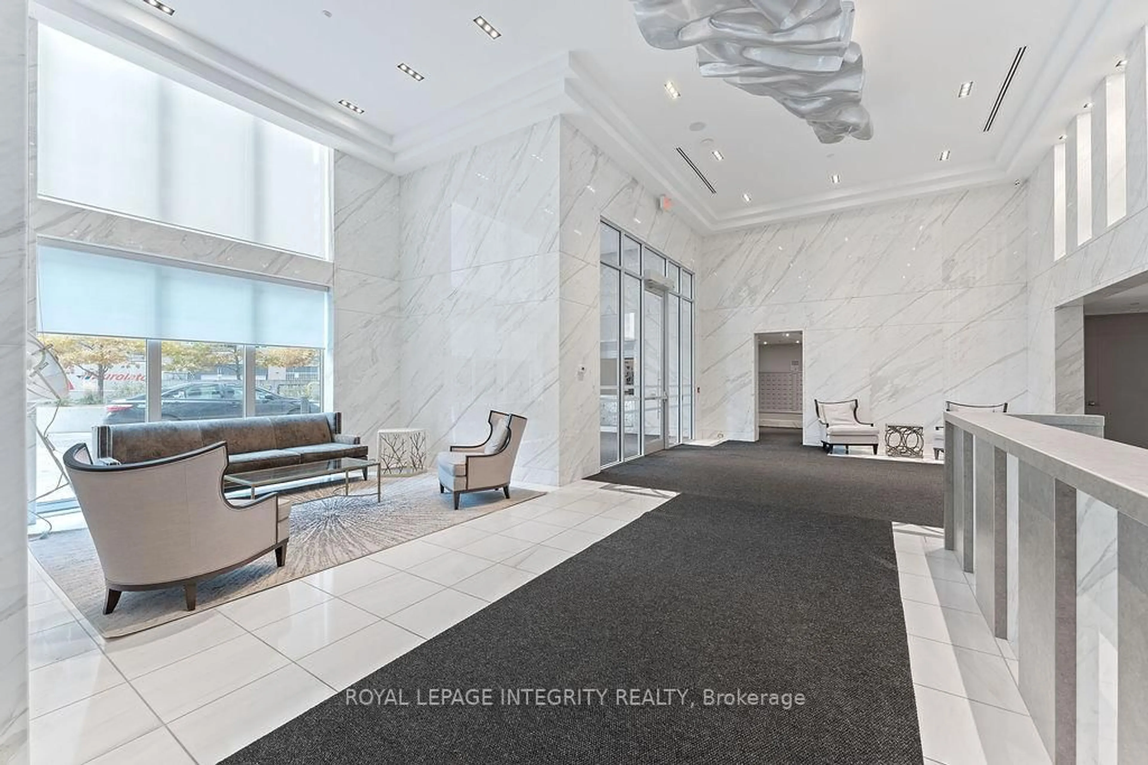 Lobby for 111 CHAMPAGNE Ave #1908, Ottawa Ontario K1S 5V3