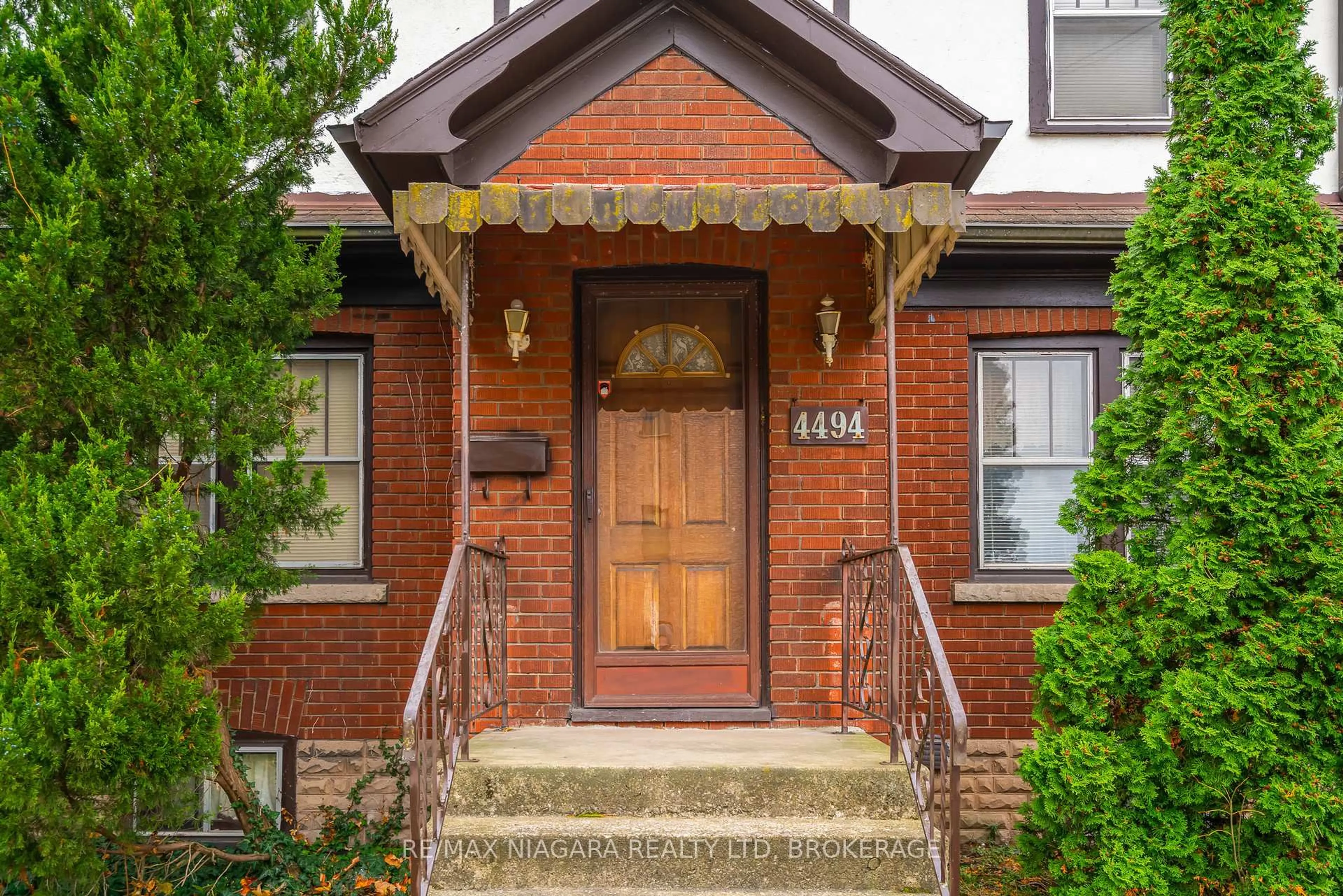 Home with brick exterior material, street for 4494 Huron St, Niagara Falls Ontario L2E 2H3
