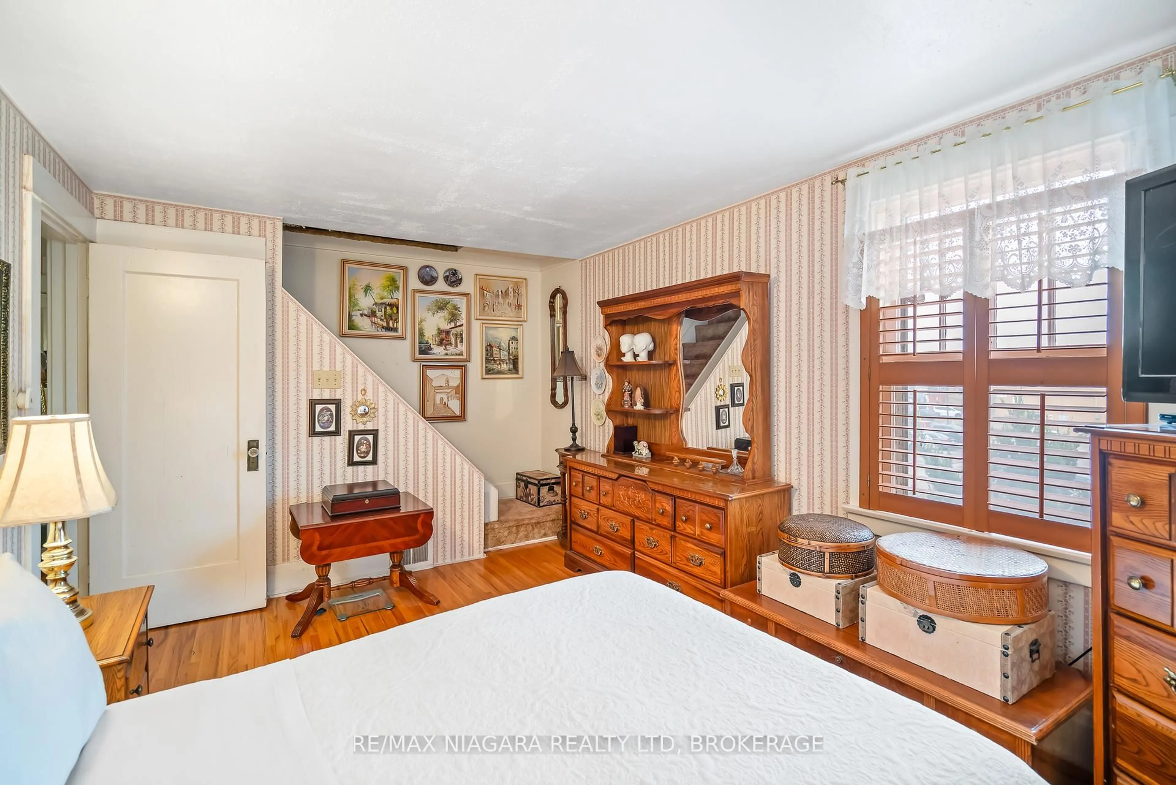 A pic of a room for 4494 Huron St, Niagara Falls Ontario L2E 2H3