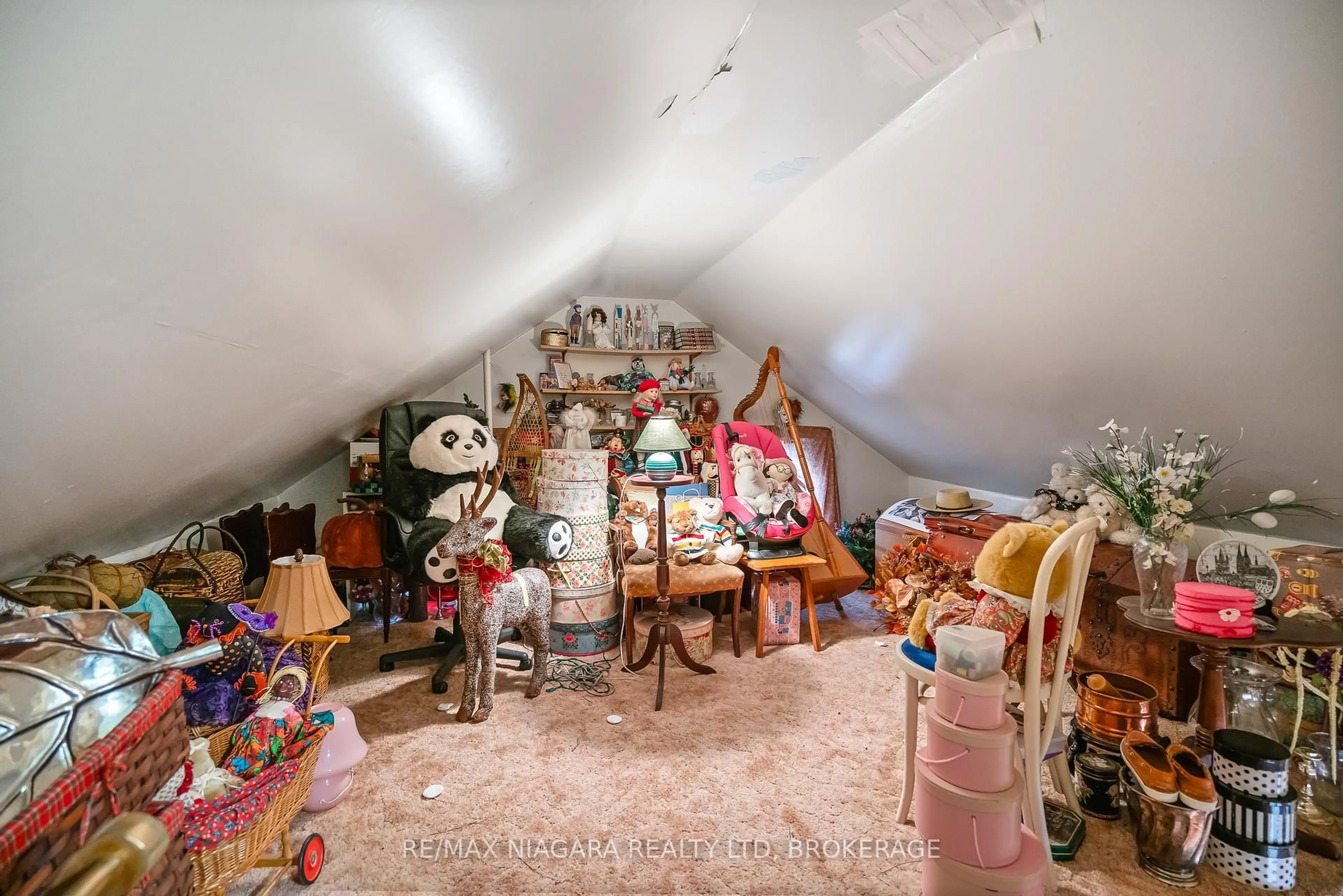 A pic of a room for 4494 Huron St, Niagara Falls Ontario L2E 2H3