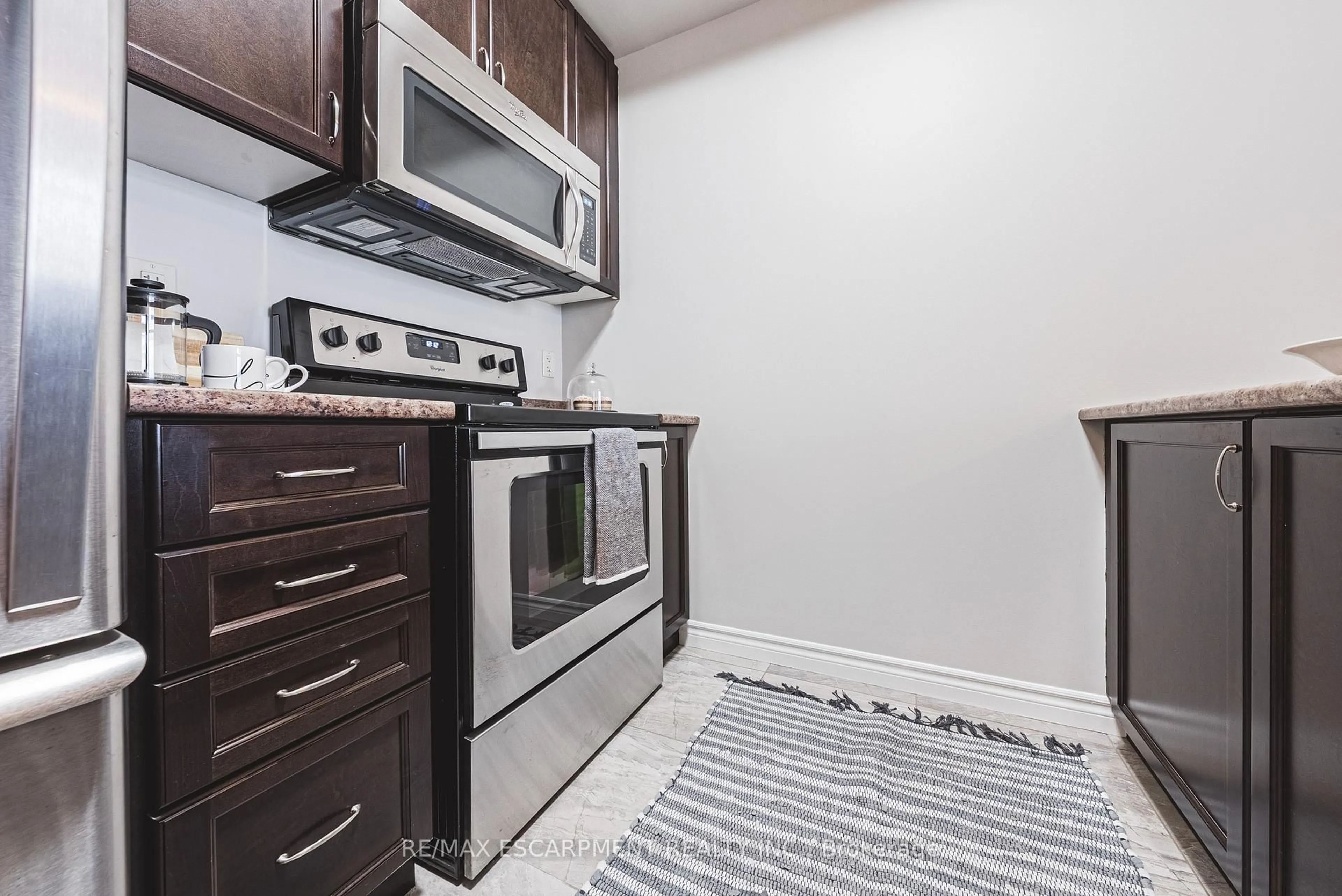 Standard kitchen, unknown for 35 Southshore Cres #221, Hamilton Ontario L8E 0J2