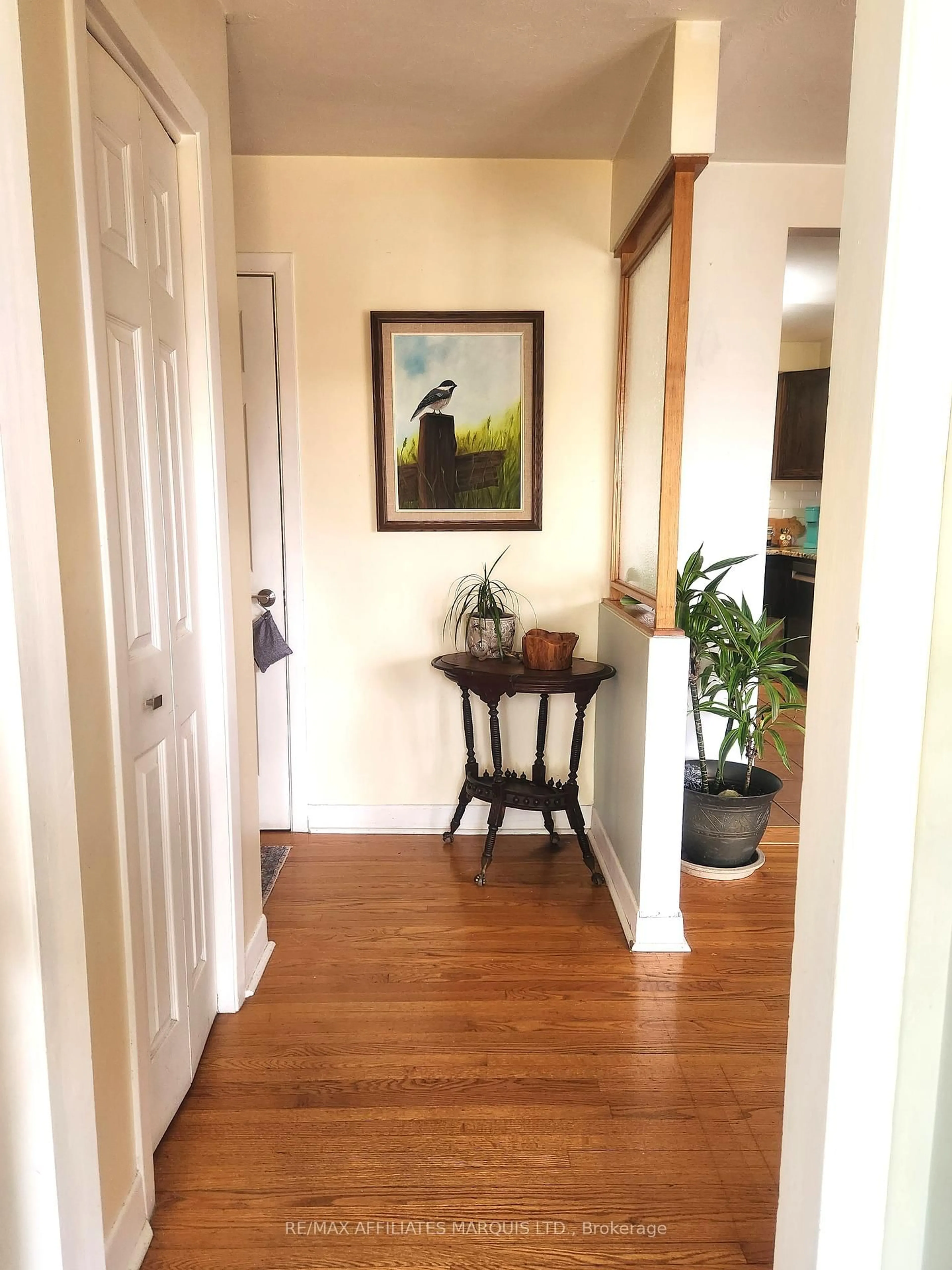 Indoor entryway for 428 Bellevue Cres, Cornwall Ontario K6H 5M9