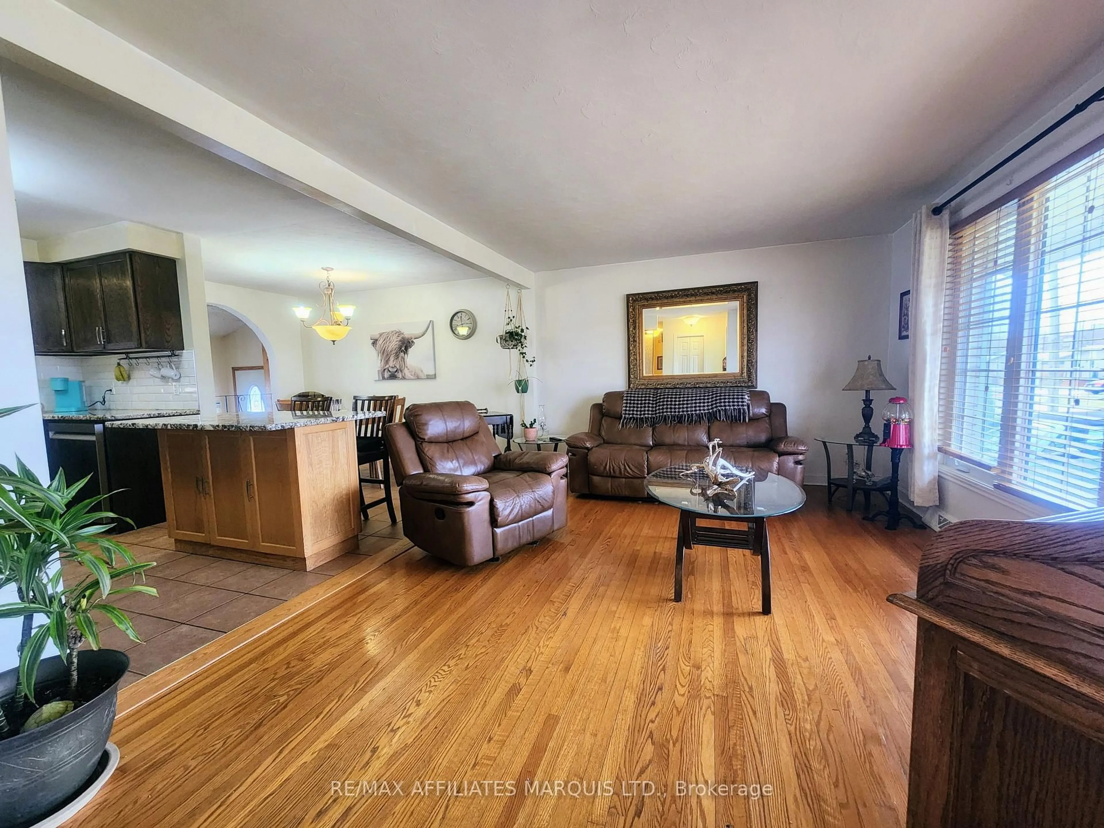 Living room with furniture, unknown for 428 Bellevue Cres, Cornwall Ontario K6H 5M9