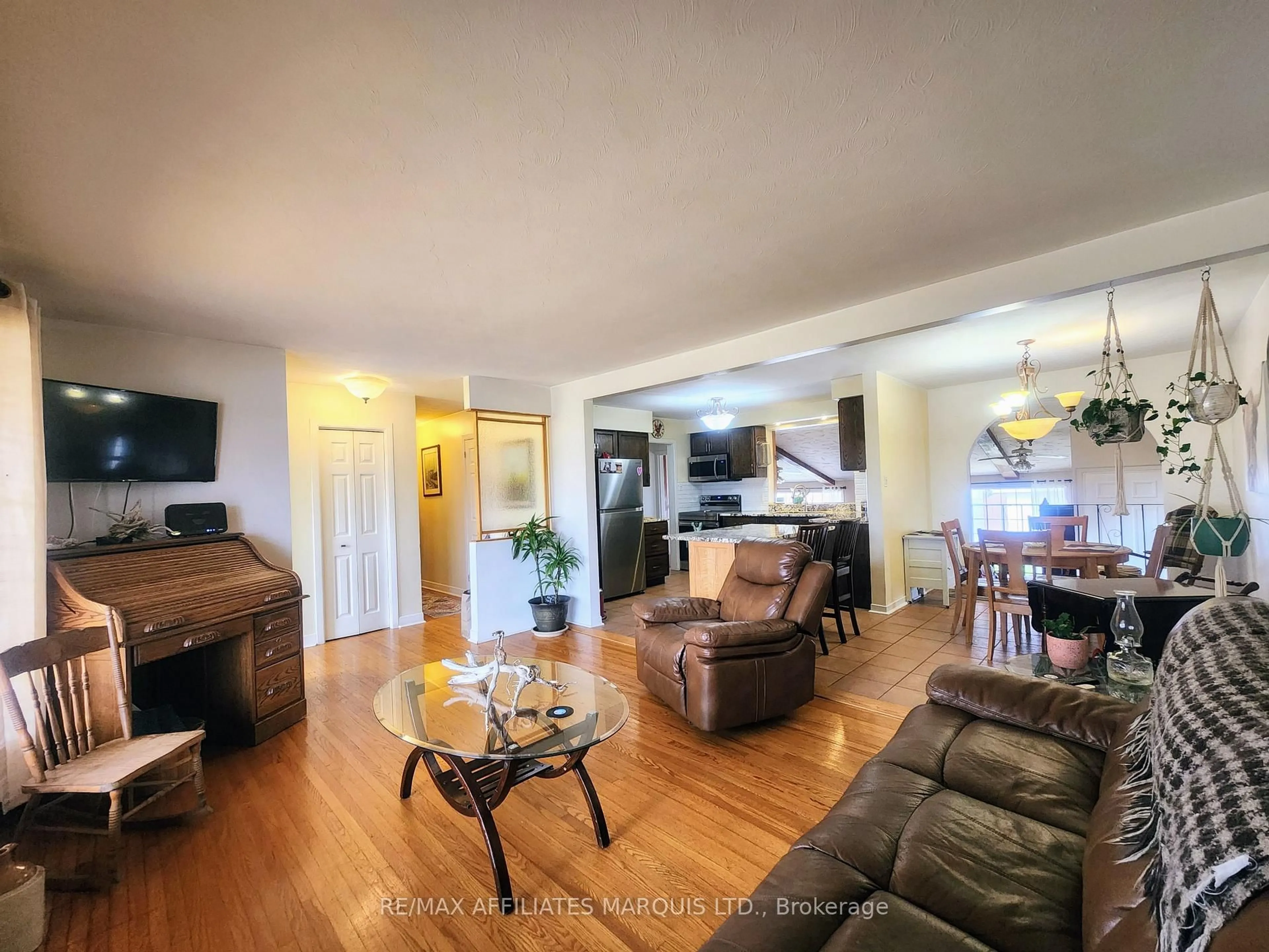 Living room with furniture, unknown for 428 Bellevue Cres, Cornwall Ontario K6H 5M9