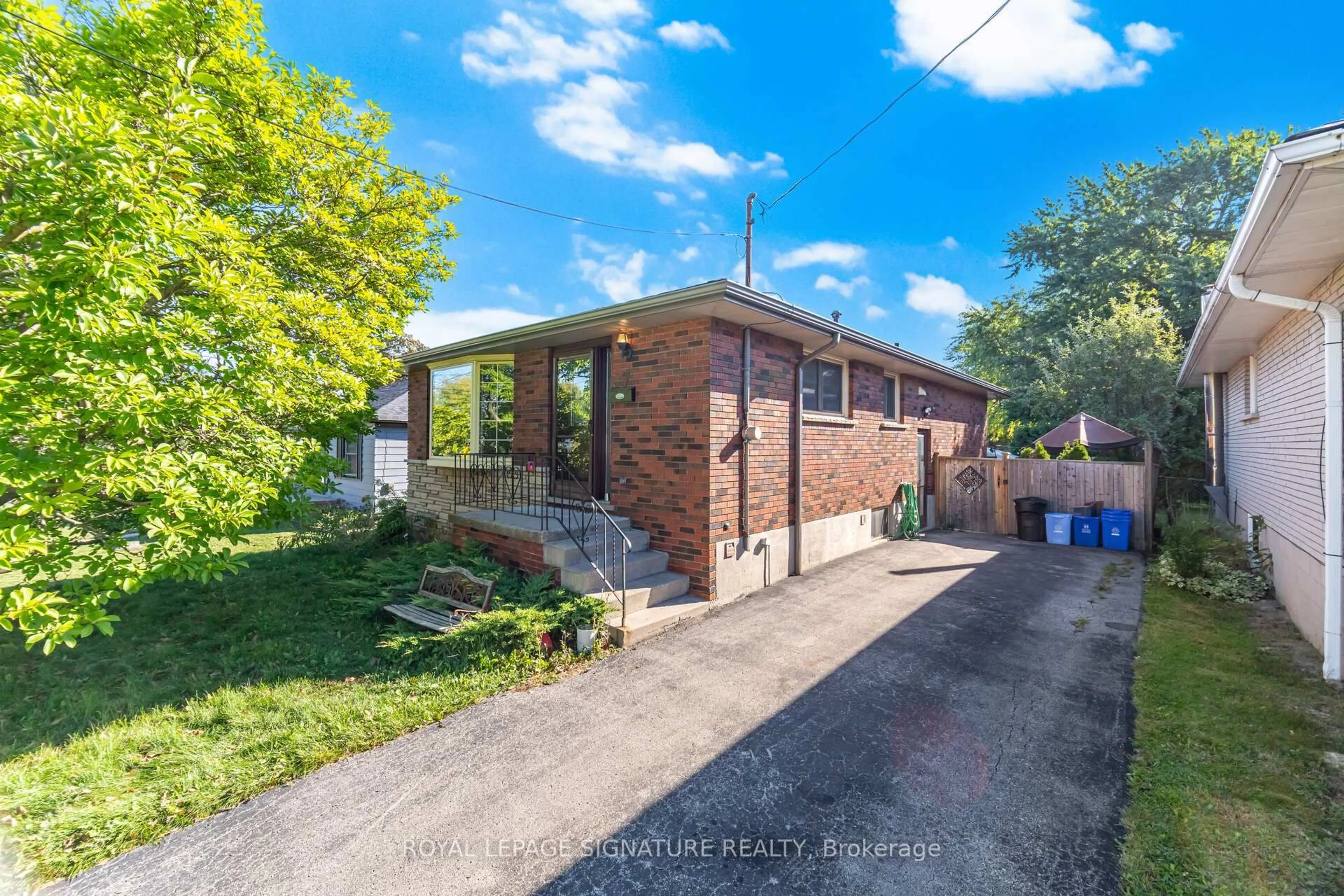 A pic from outside/outdoor area/front of a property/back of a property/a pic from drone, street for 7 Maitland Ave, Hamilton Ontario L9A 3J4
