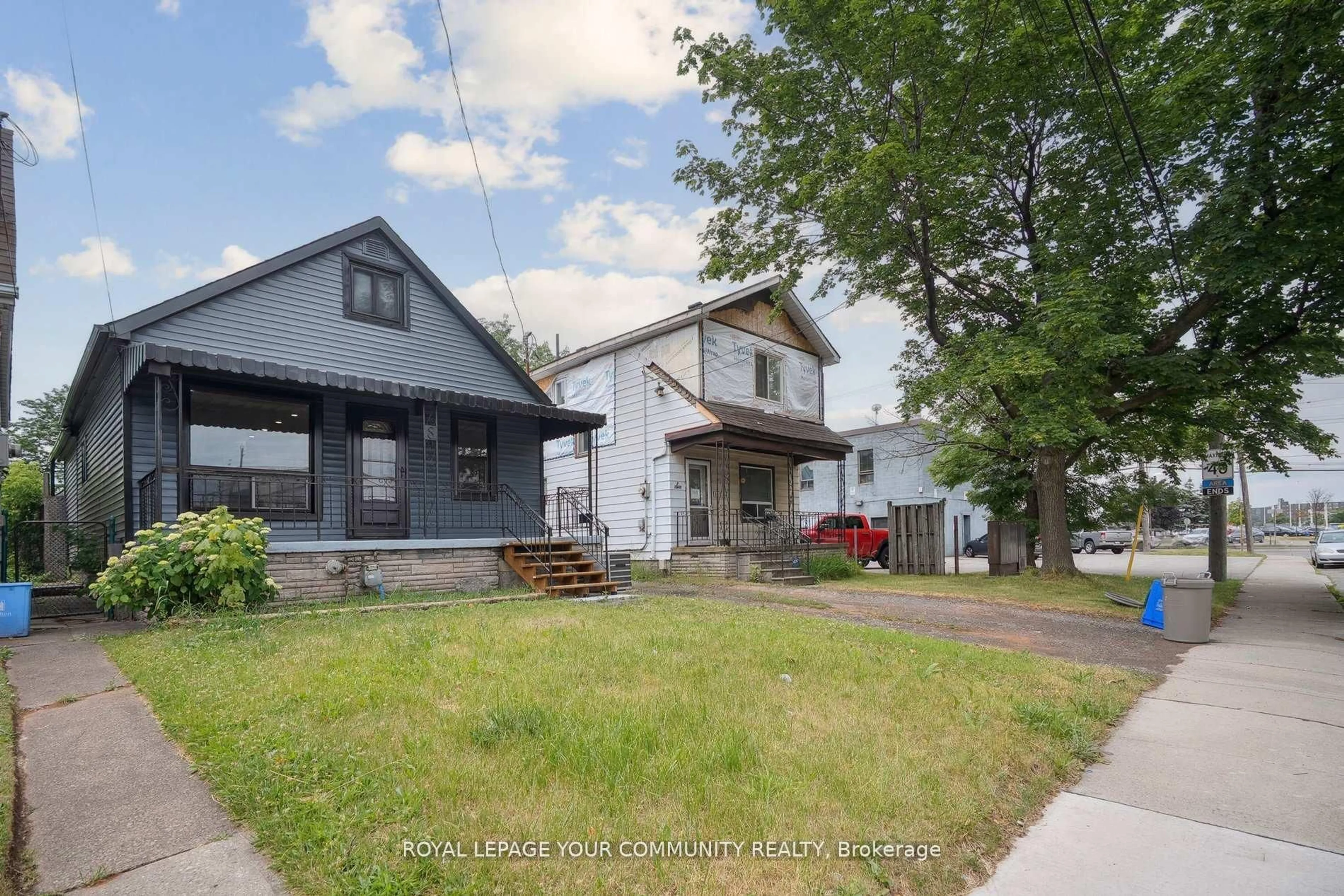 A pic from outside/outdoor area/front of a property/back of a property/a pic from drone, street for 8 Merchison Ave, Hamilton Ontario L8H 3C9